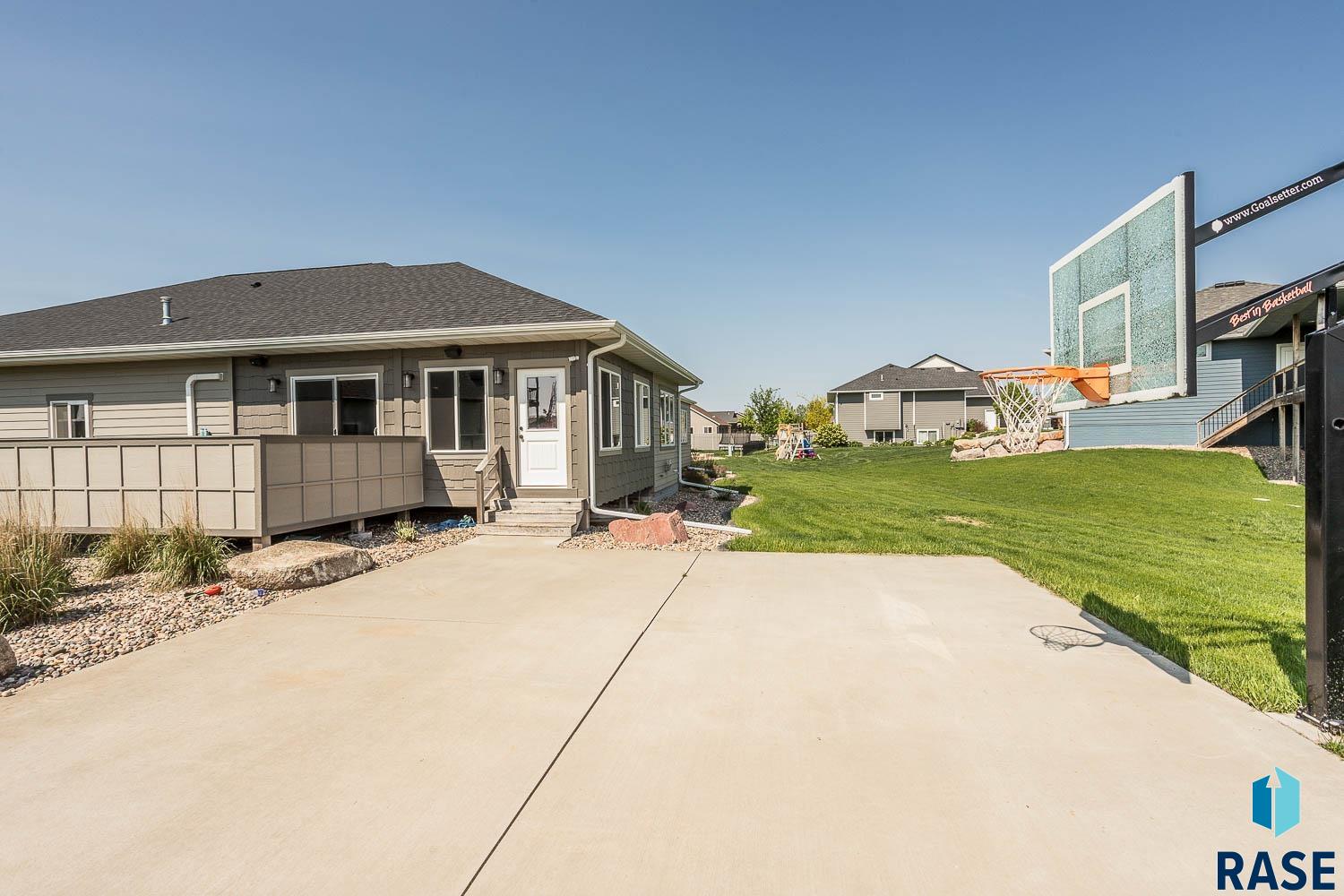 2824 E Sunflower Cir