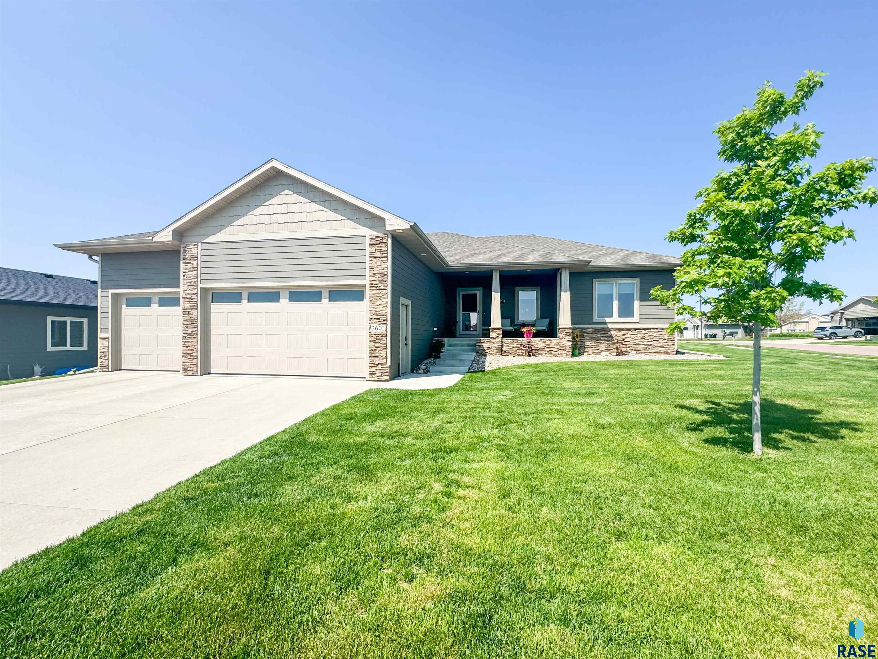 2601 E Sunburst Dr