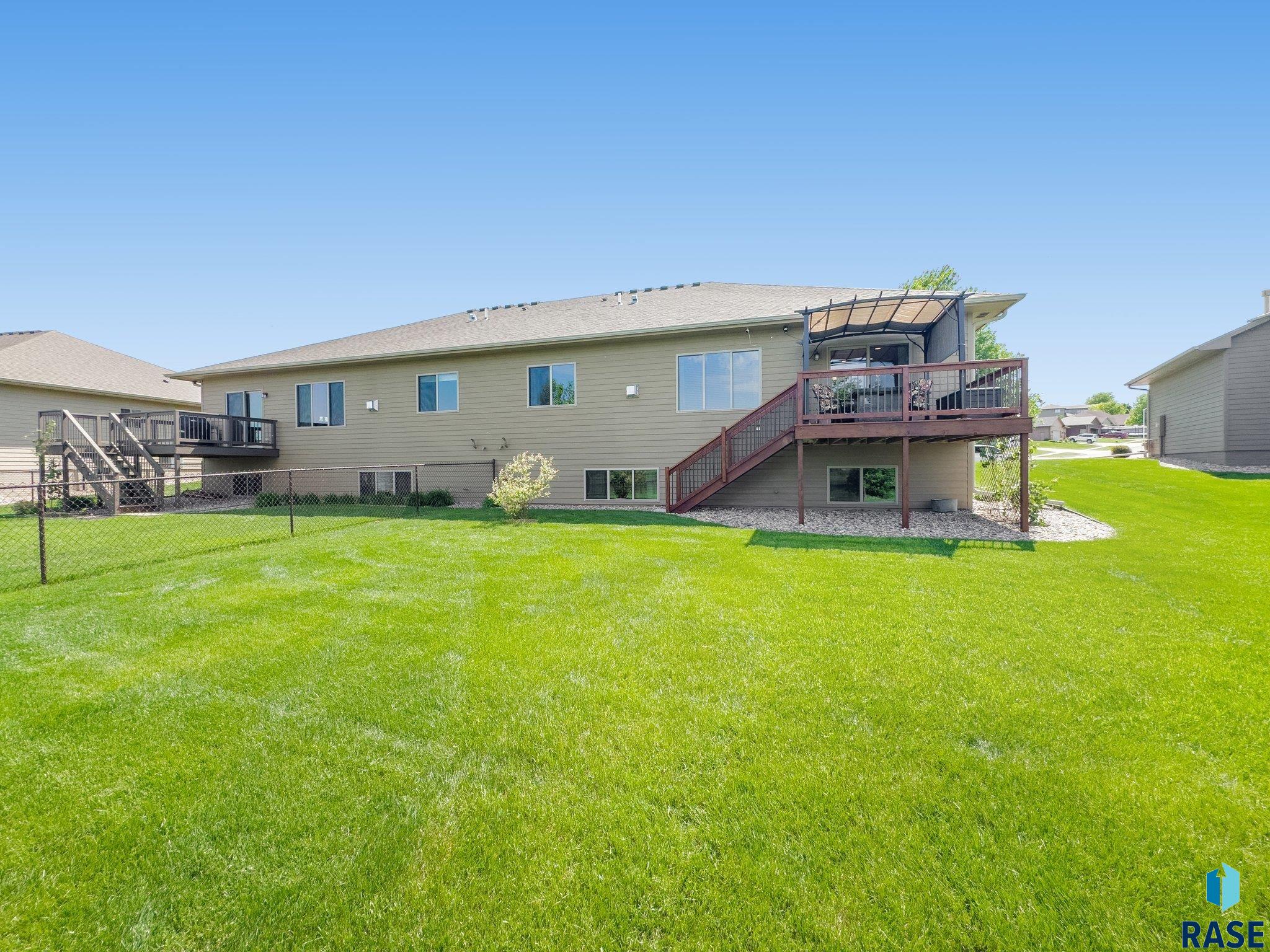 208 S Heritage Rd