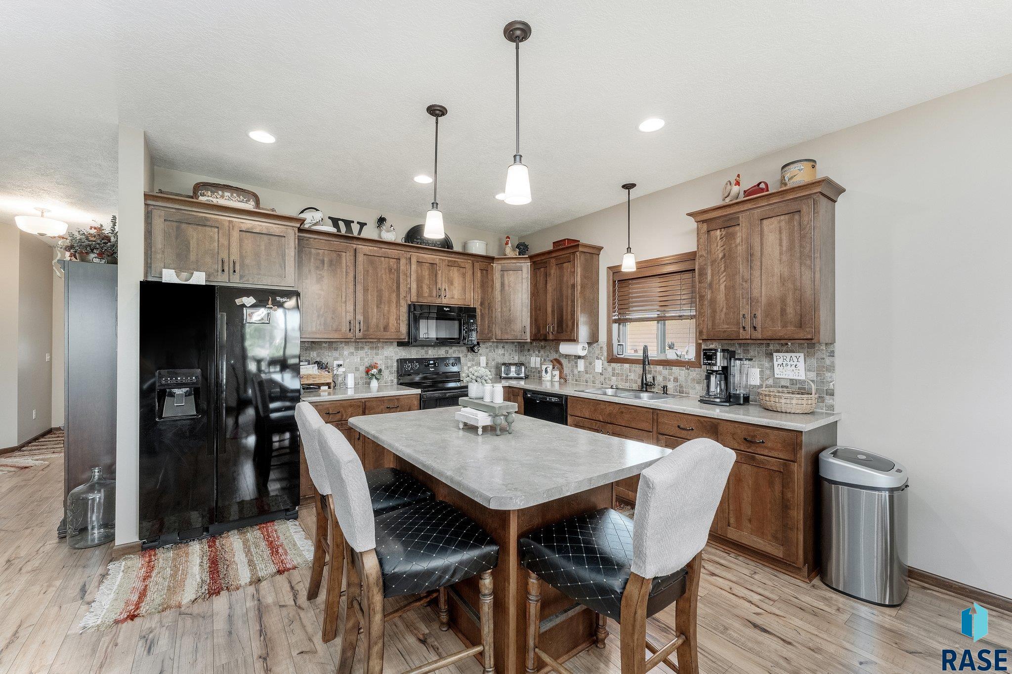 208 S Heritage Rd