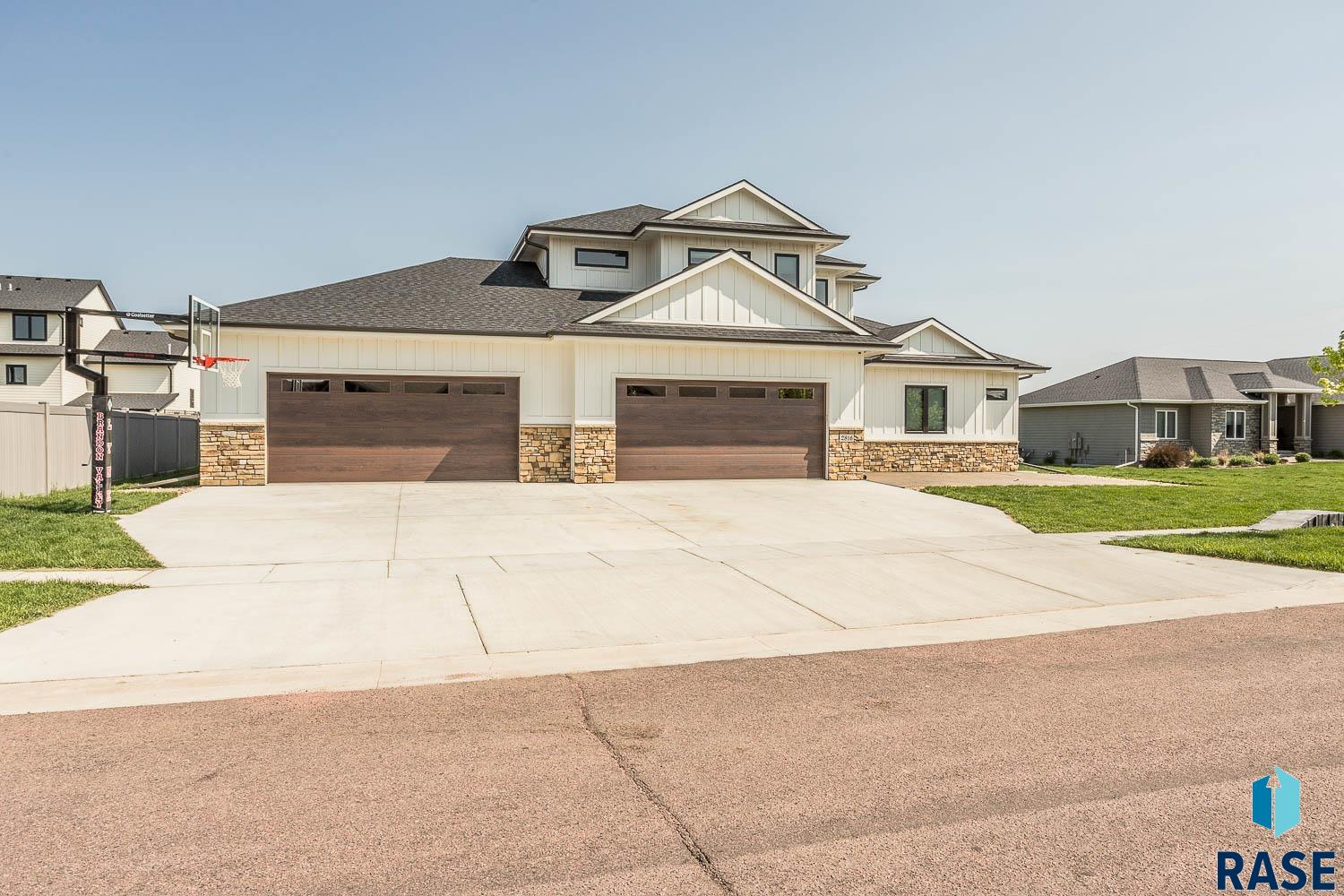 2816 E Sunflower Cir