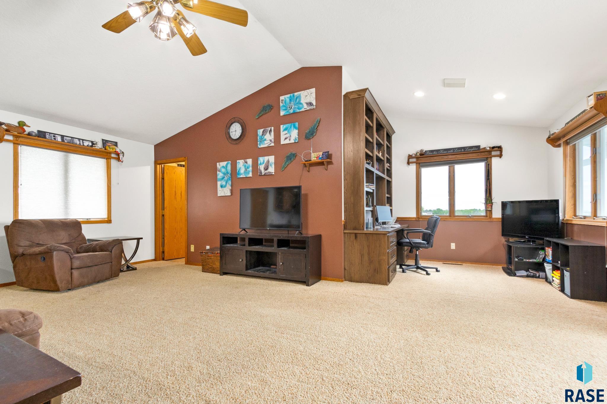 830 Hyland Dr