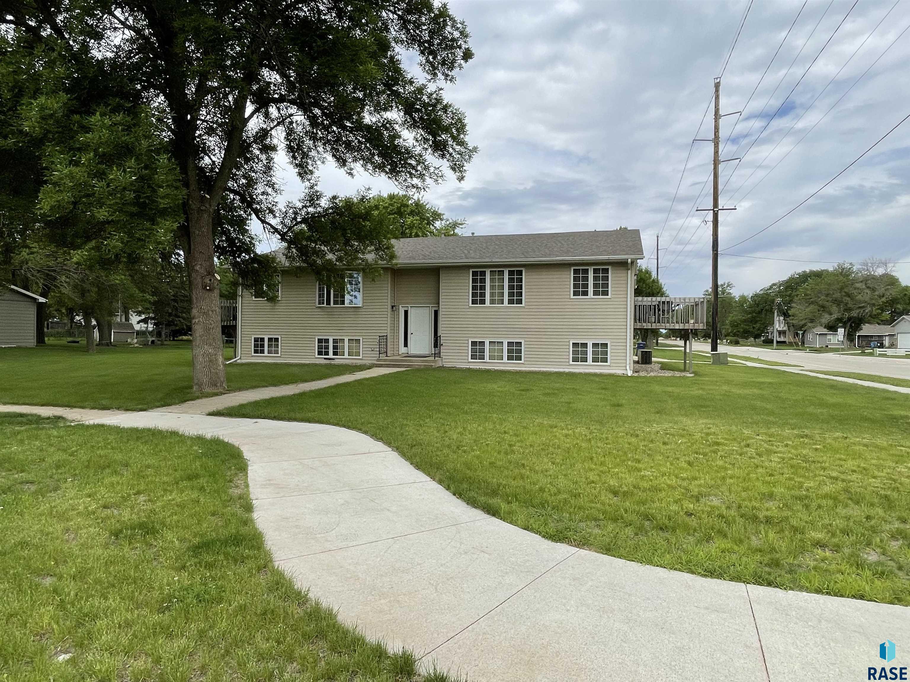 413 N Main St