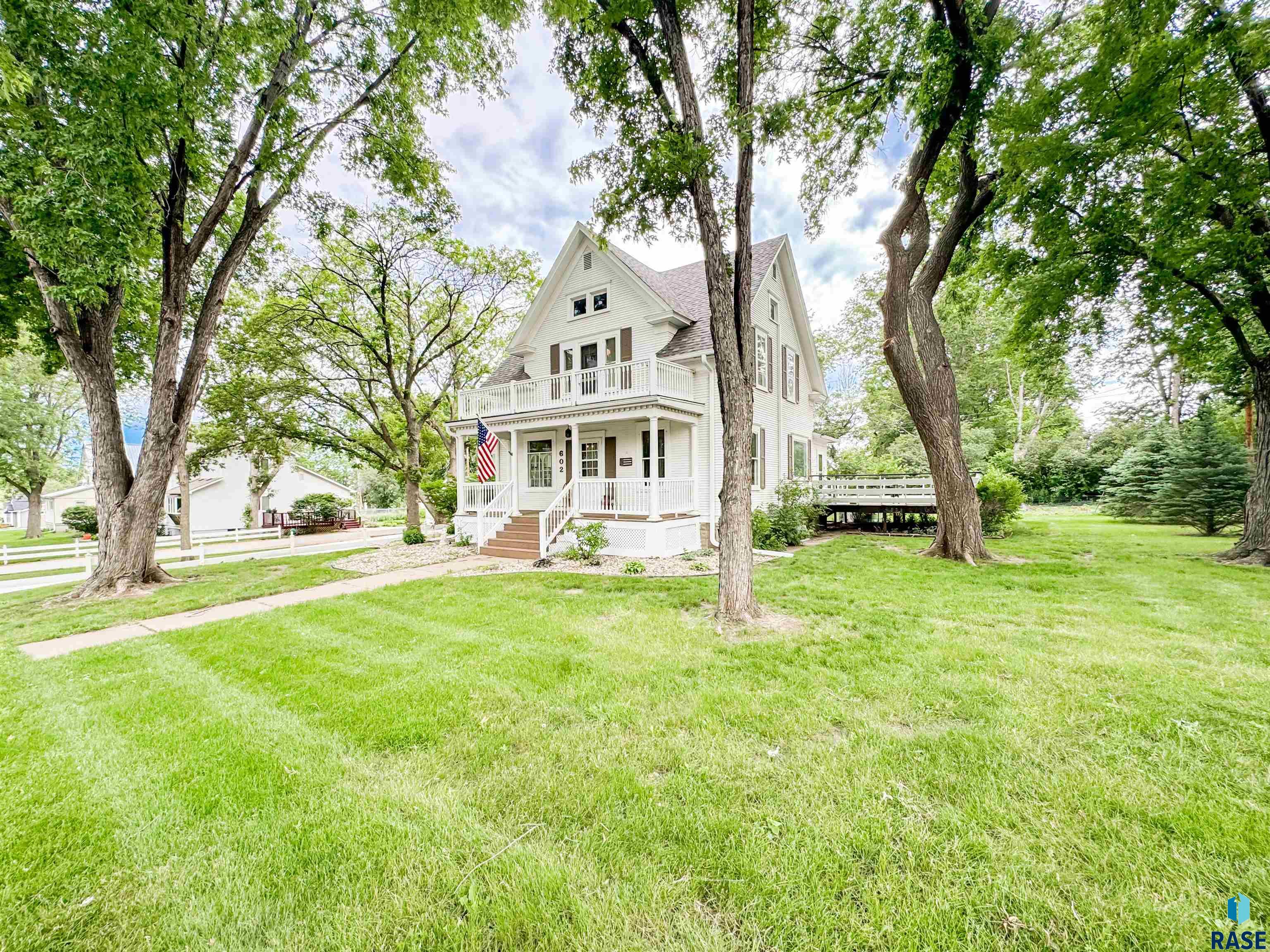 602 E Lynn Ave