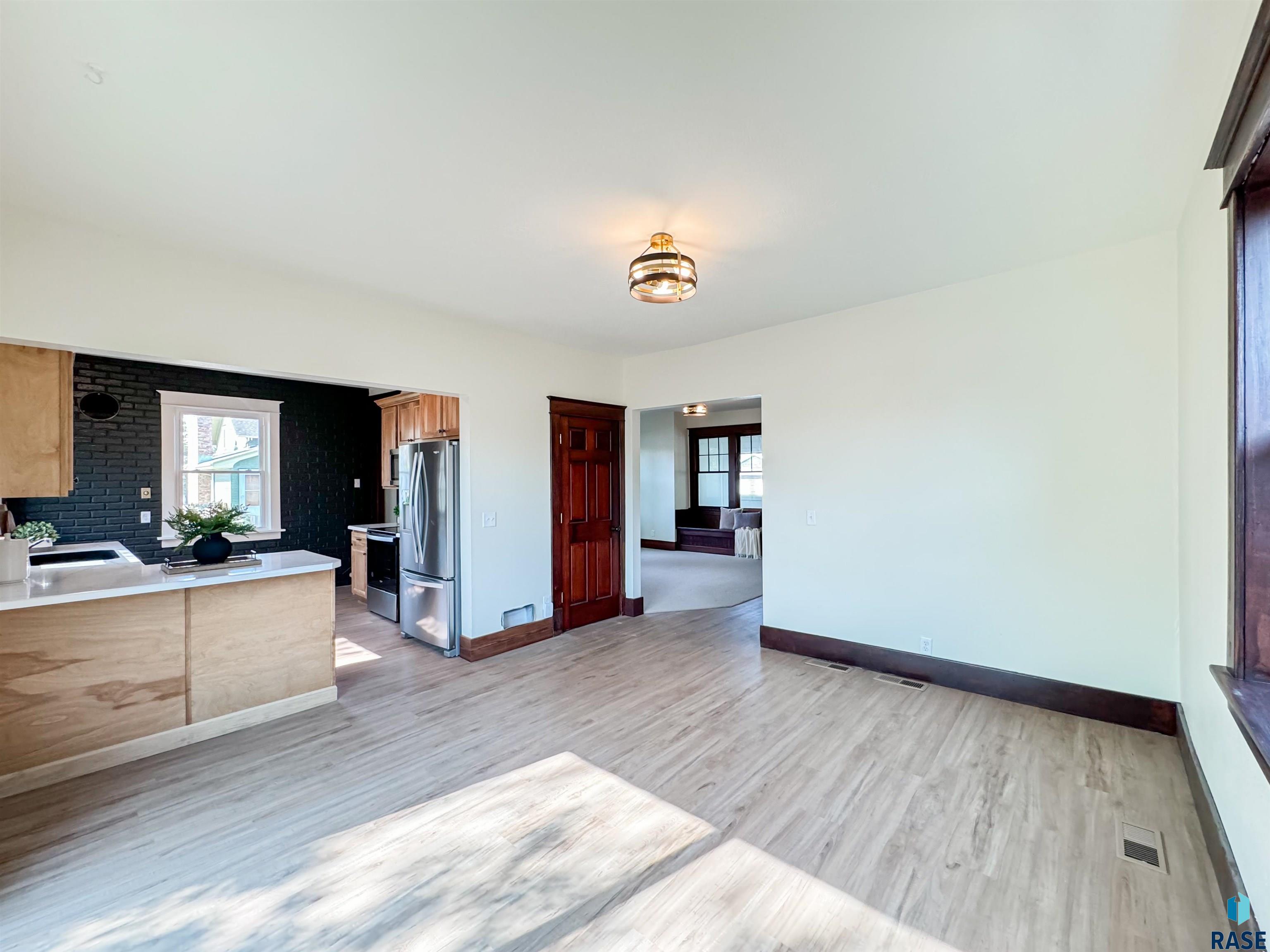 360 N Cherry Ave