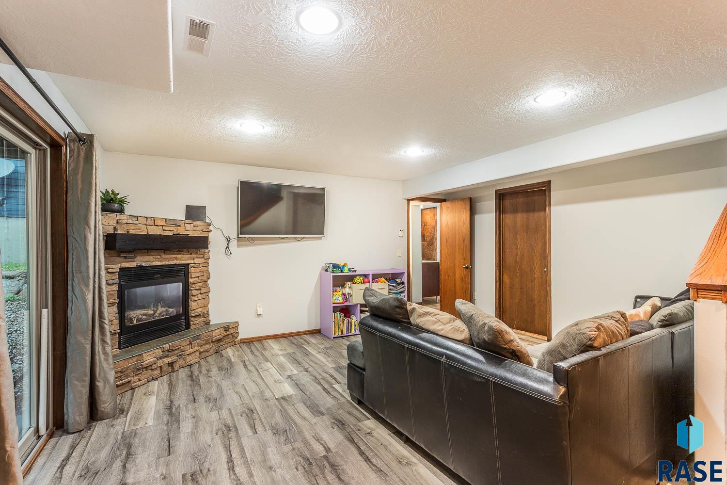 5901 N Gold Nugget Ave