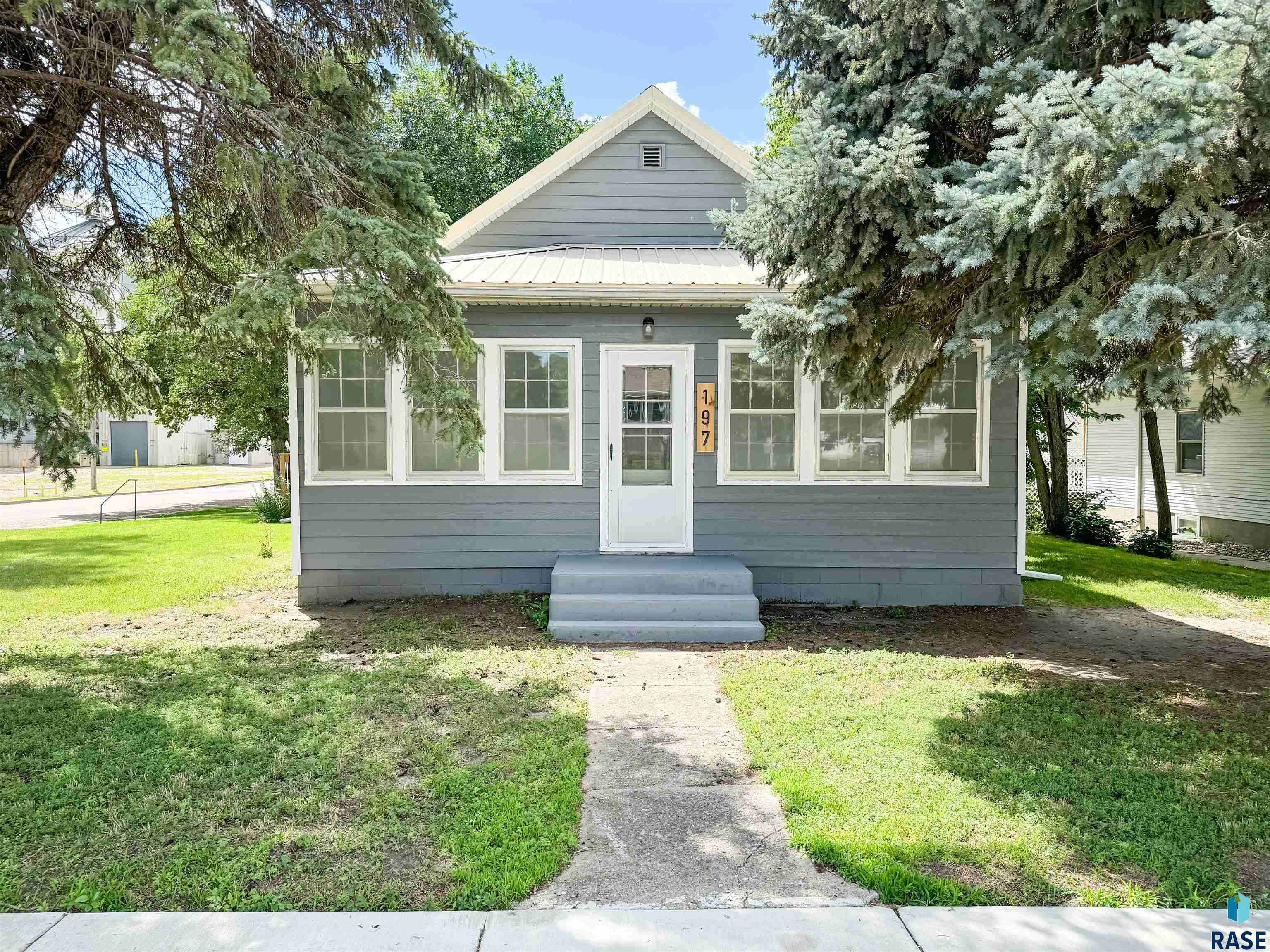 197 N Cherry Ave