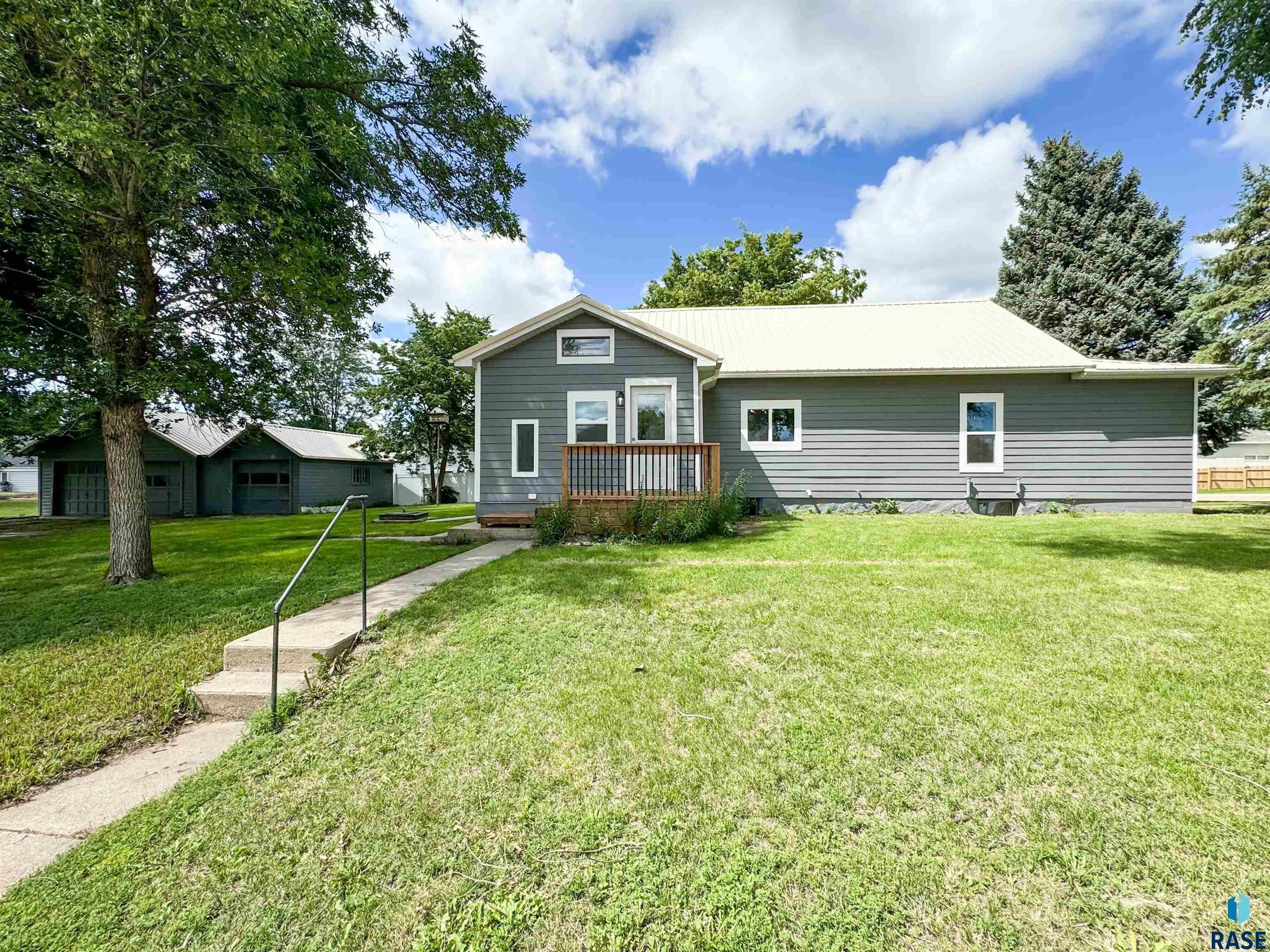 197 N Cherry Ave