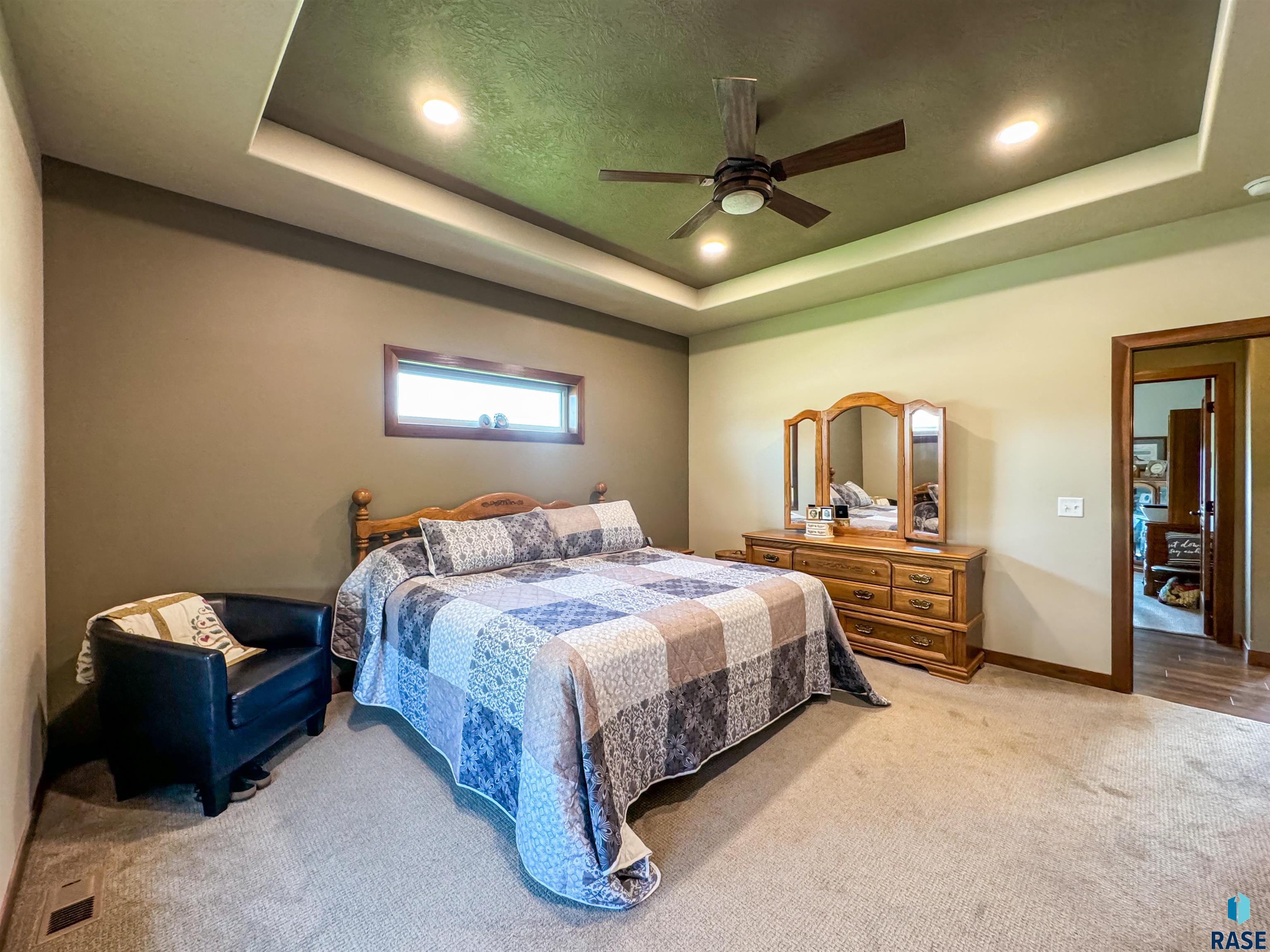 2601 E Sunburst Dr