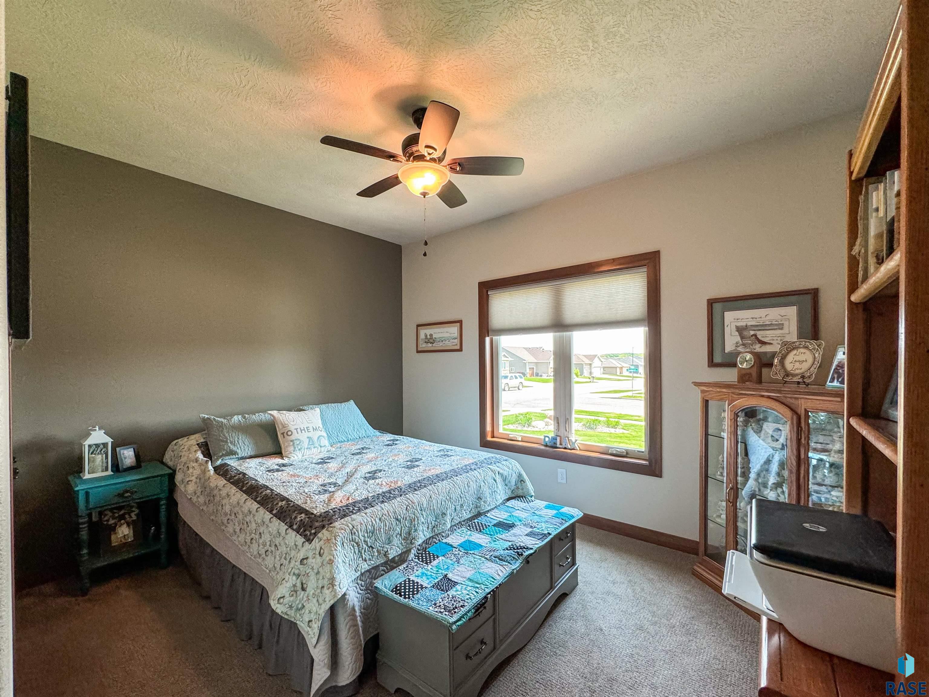 2601 E Sunburst Dr