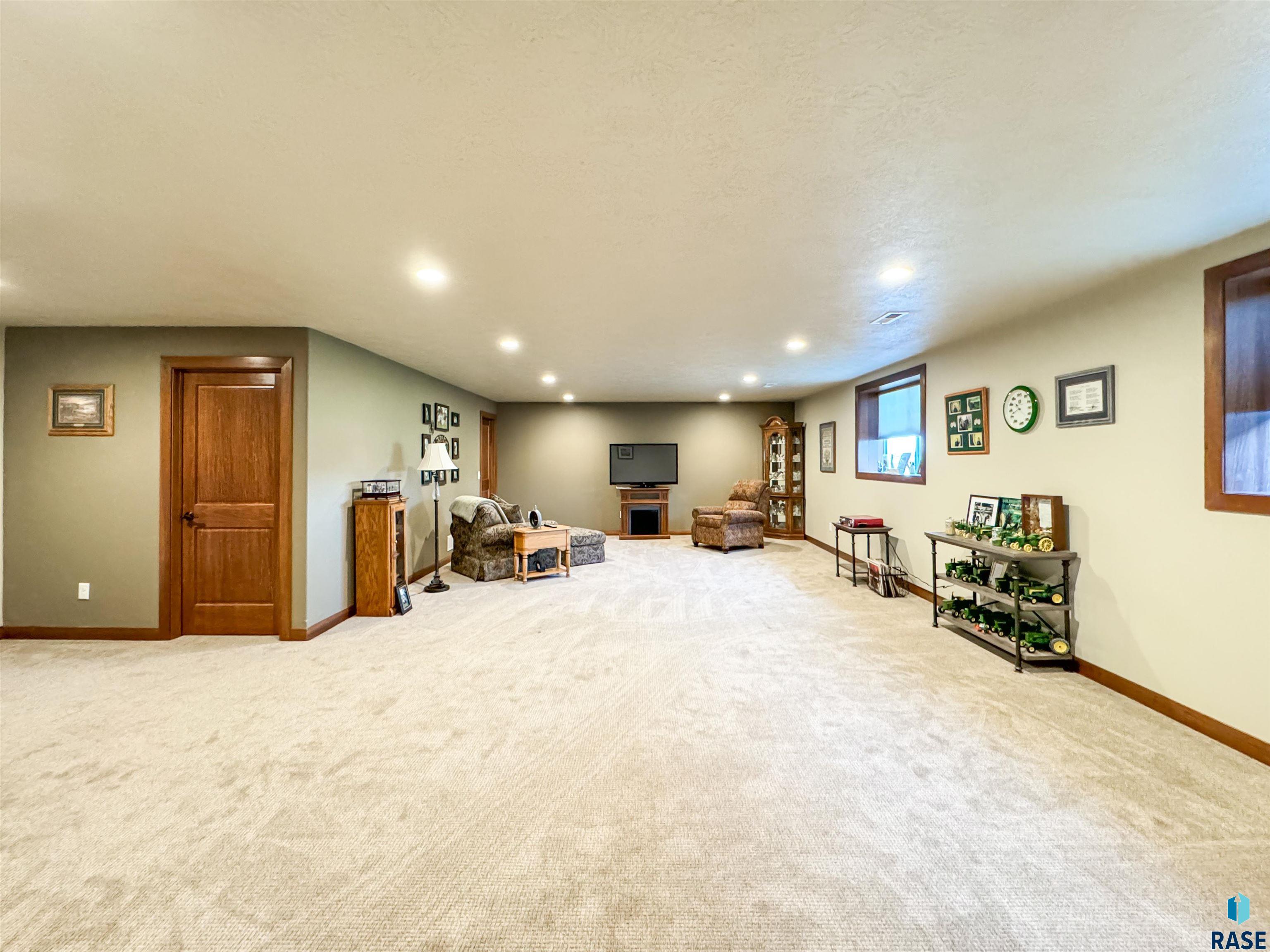 2601 E Sunburst Dr