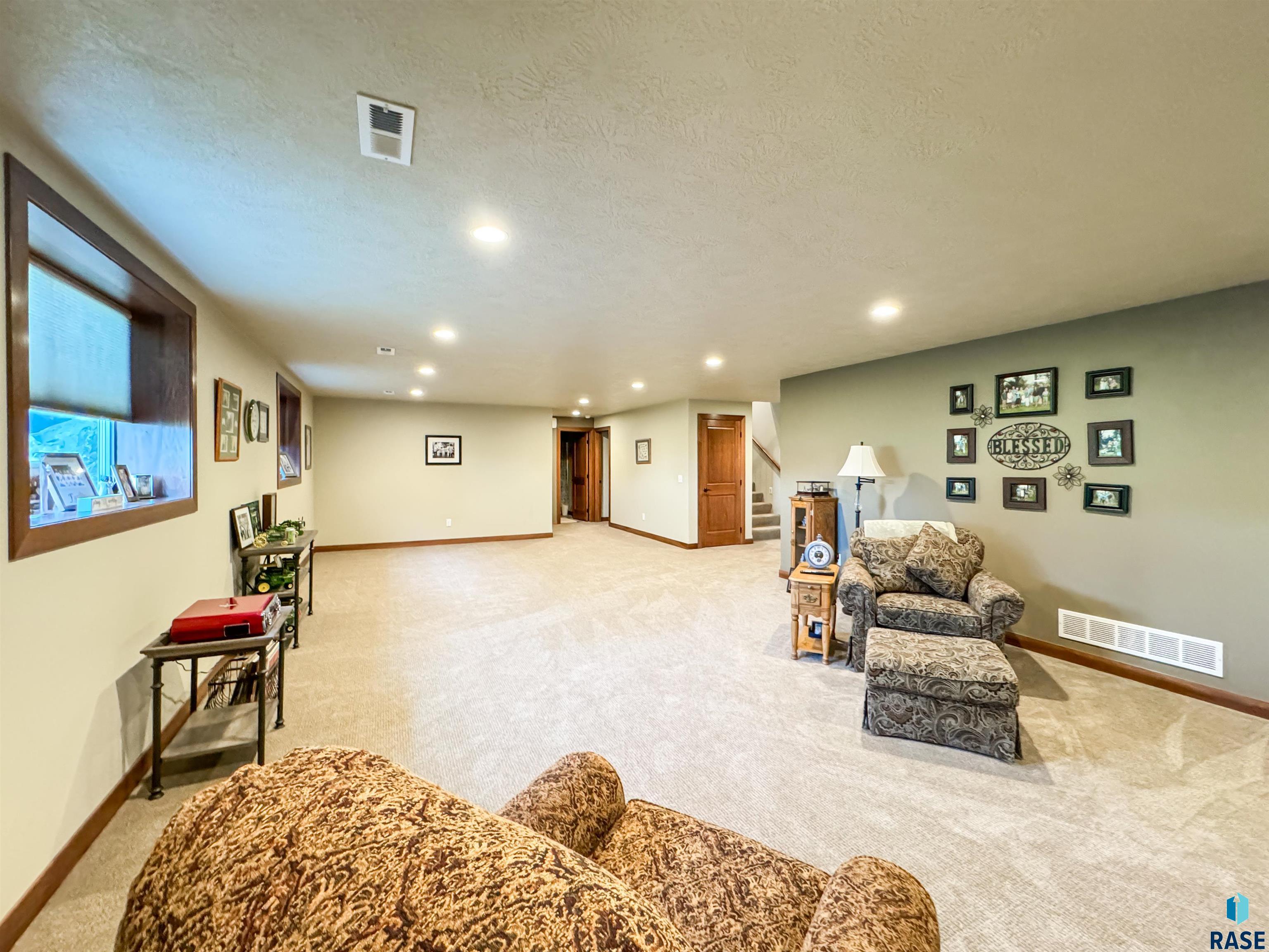 2601 E Sunburst Dr