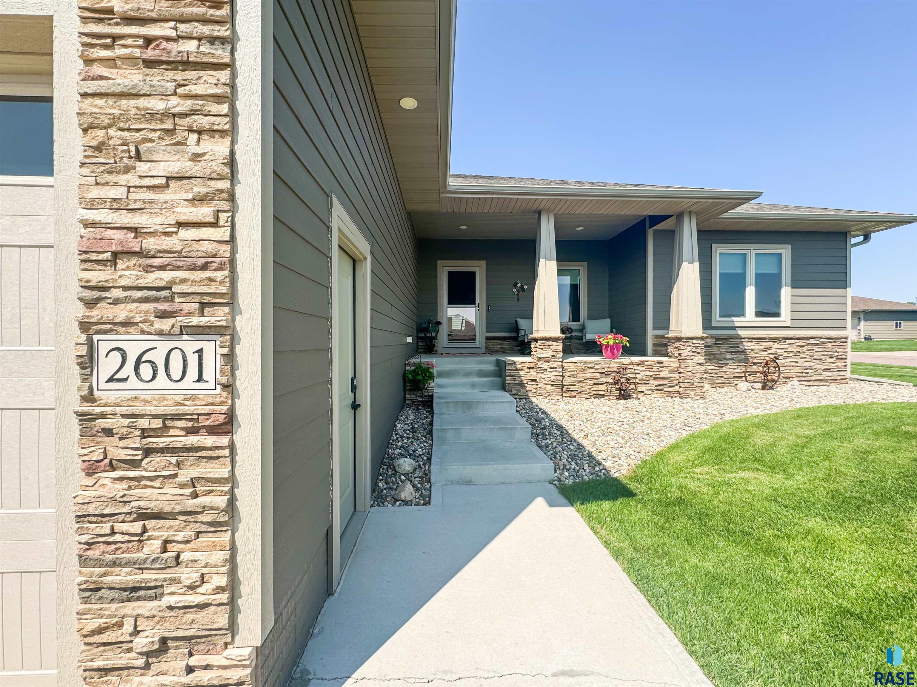 2601 E Sunburst Dr