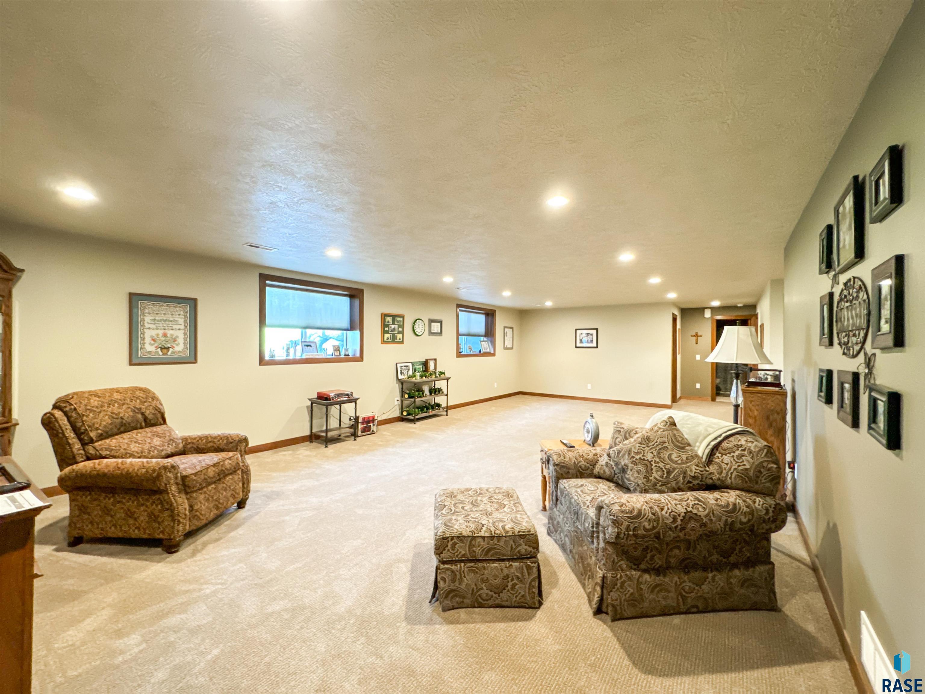 2601 E Sunburst Dr