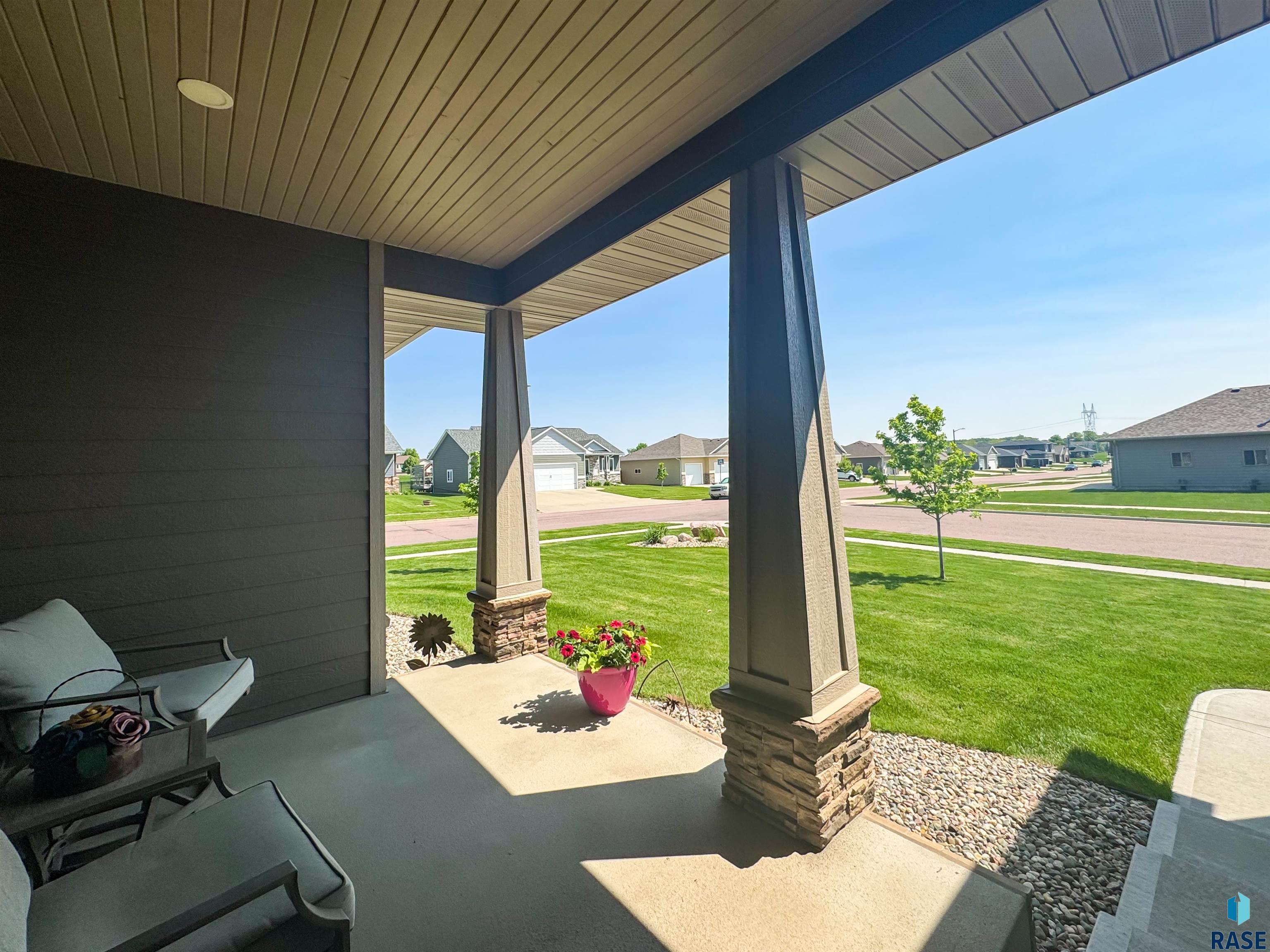 2601 E Sunburst Dr
