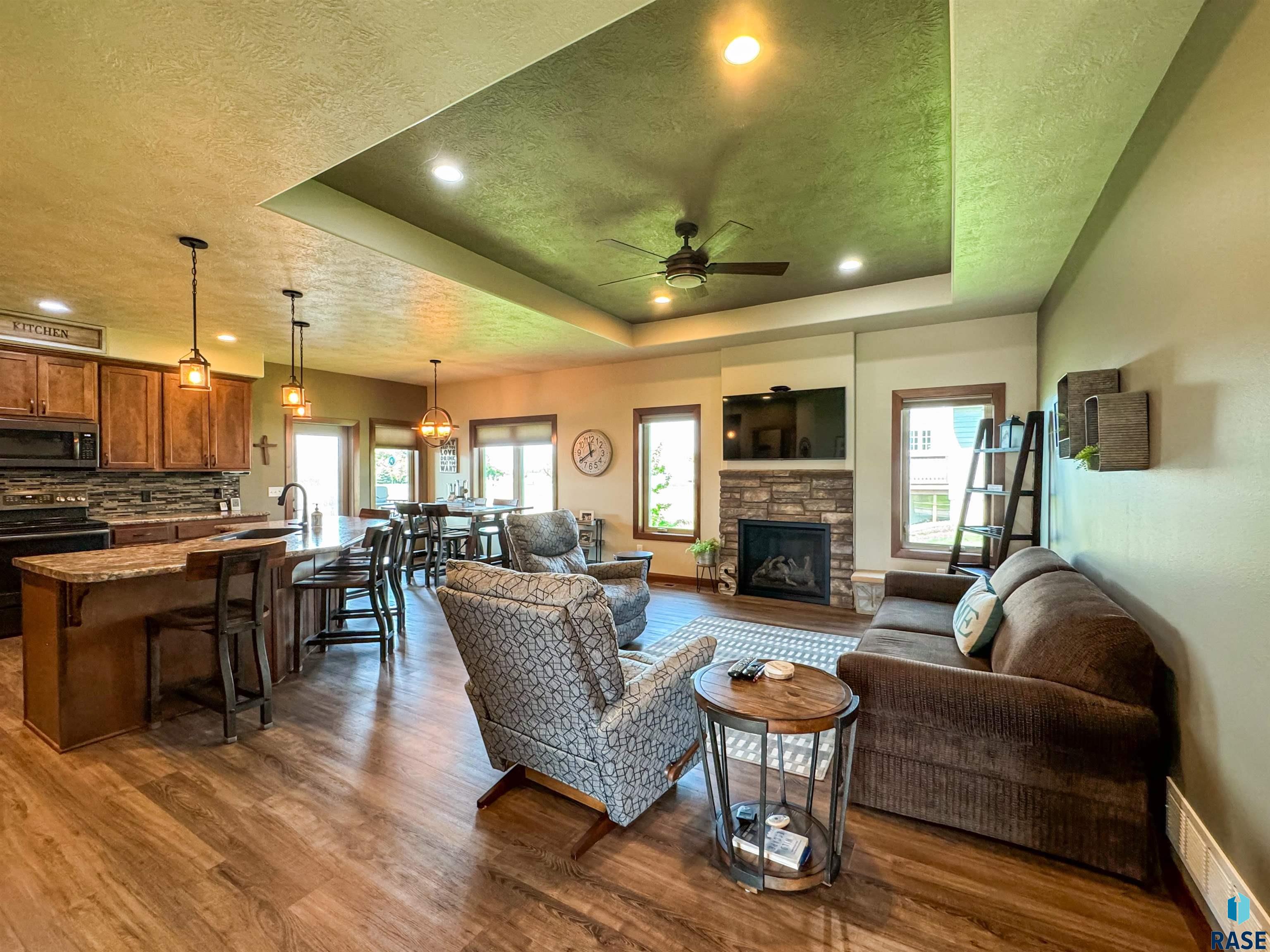 2601 E Sunburst Dr