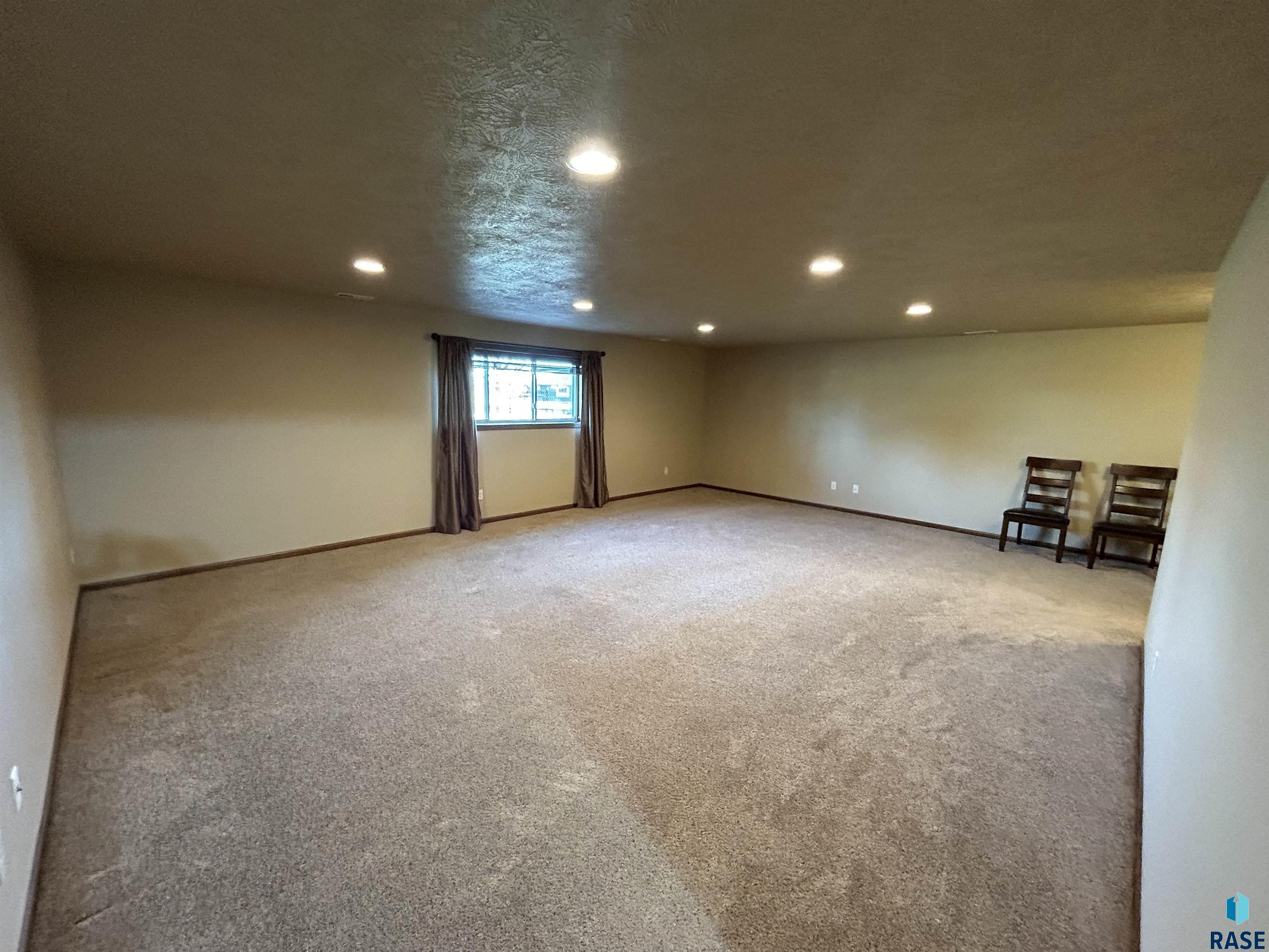 208 S Heritage Rd