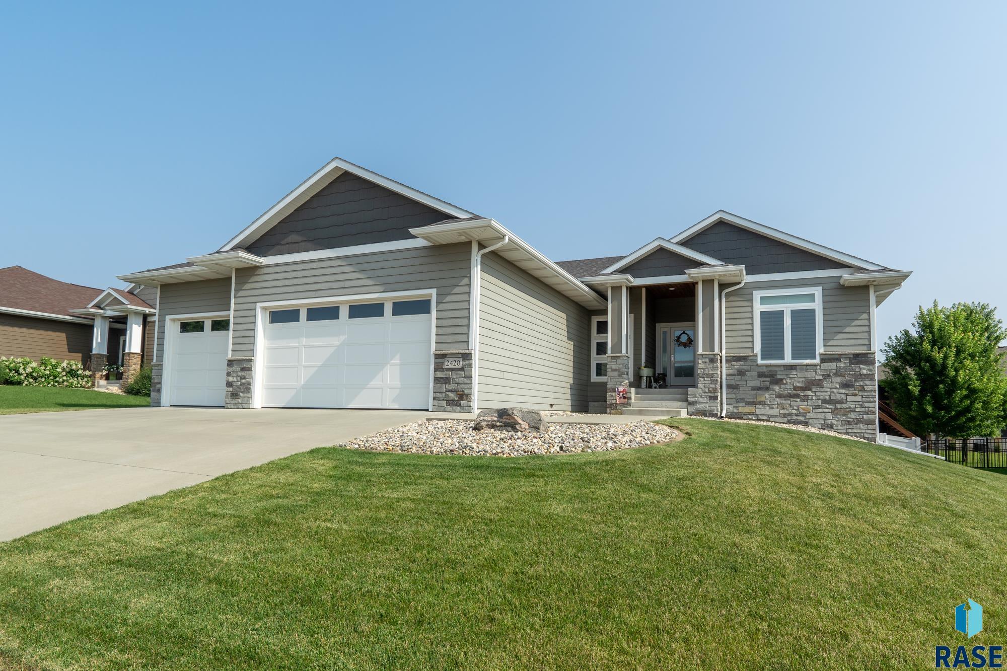 2420 E Tranquility Cir