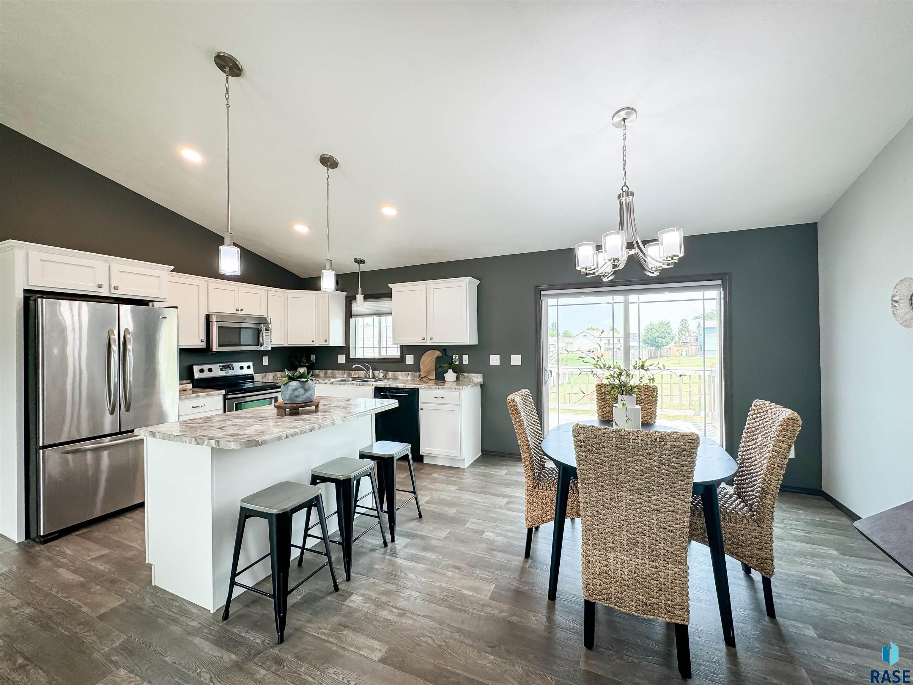 5604 W Holbrook Cir