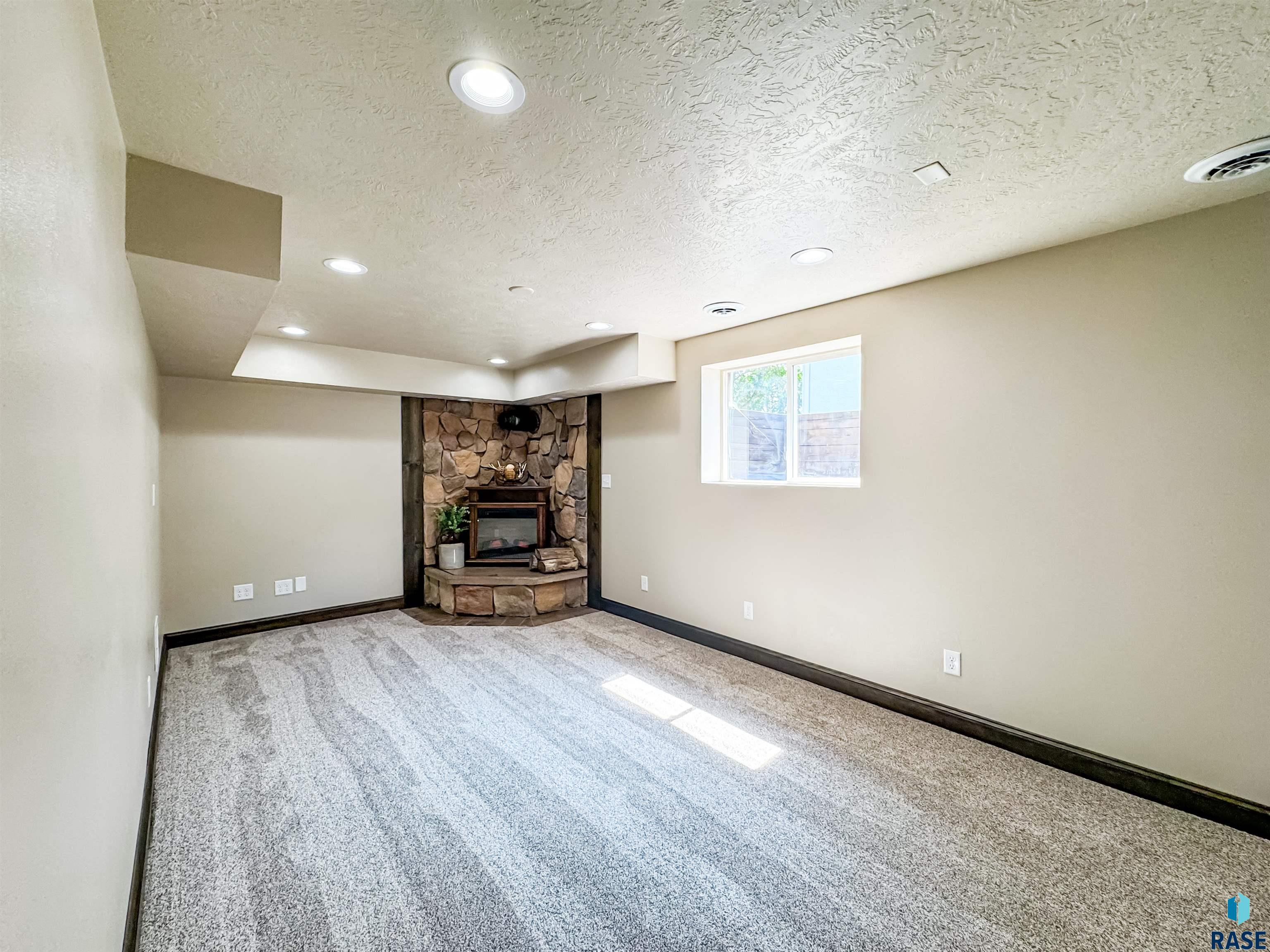 309 S Main St