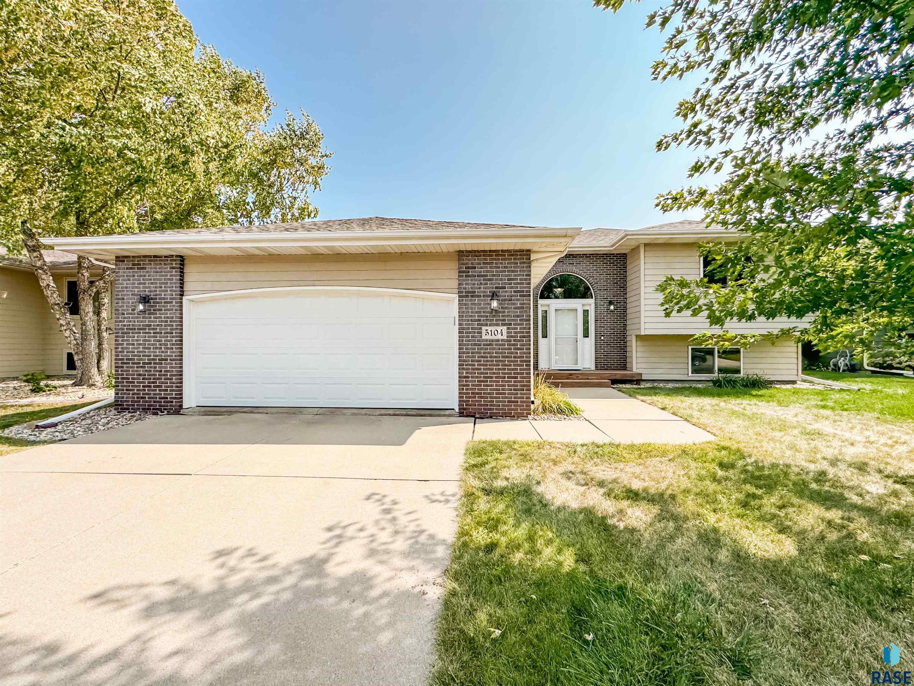 5104 S Sarmar Ave