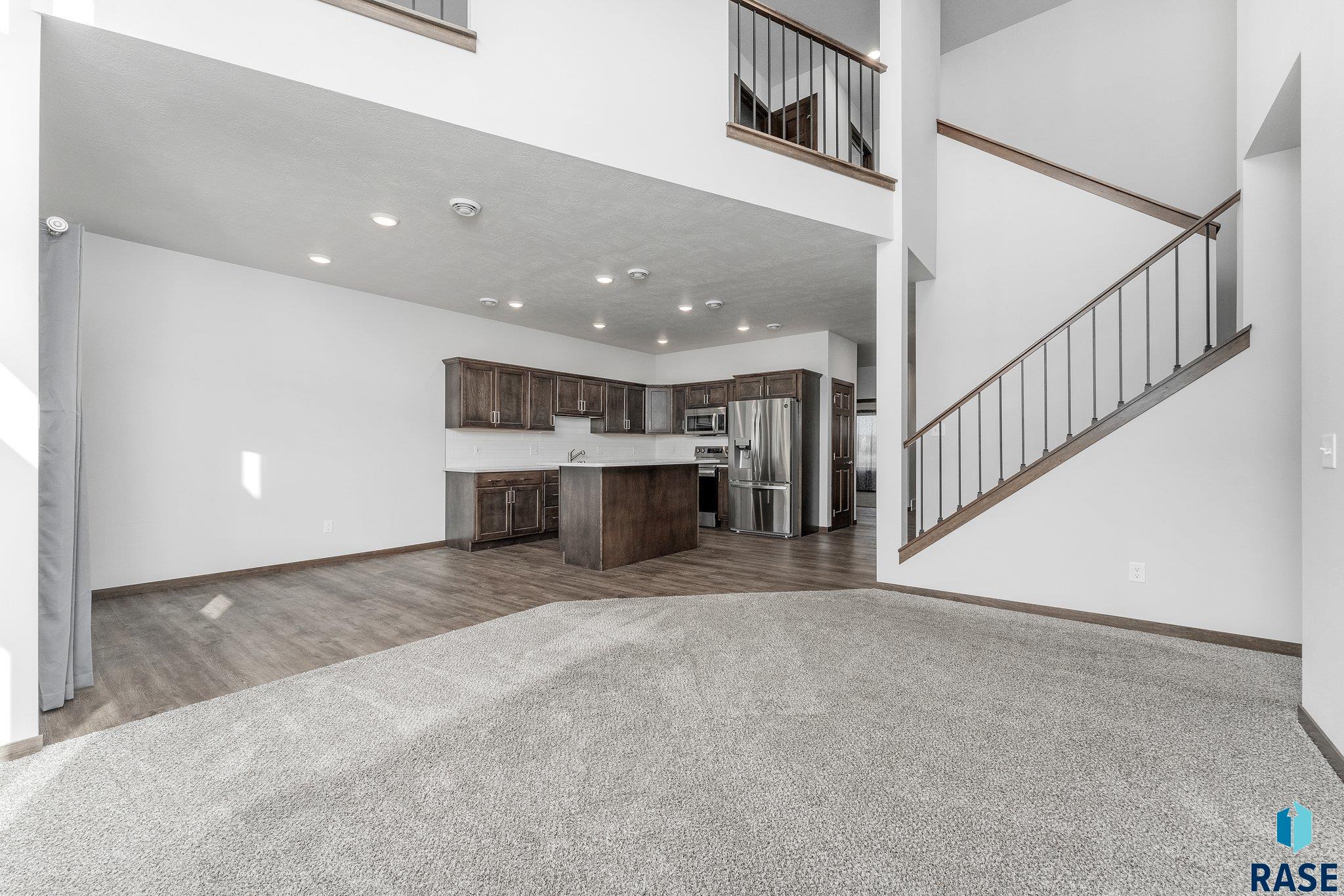 2703 E Meadowside Pl