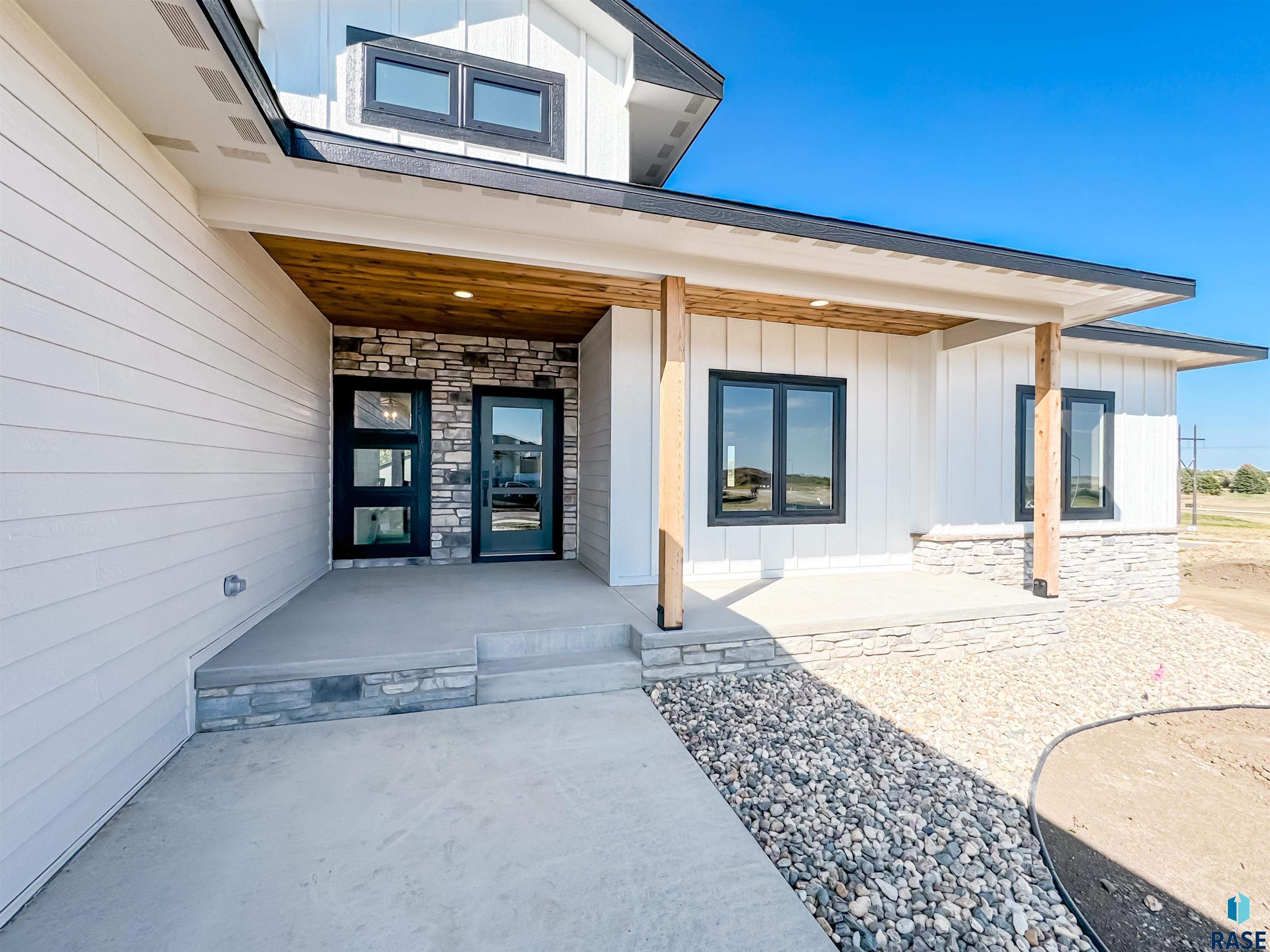 8316 E Sheridan Cir