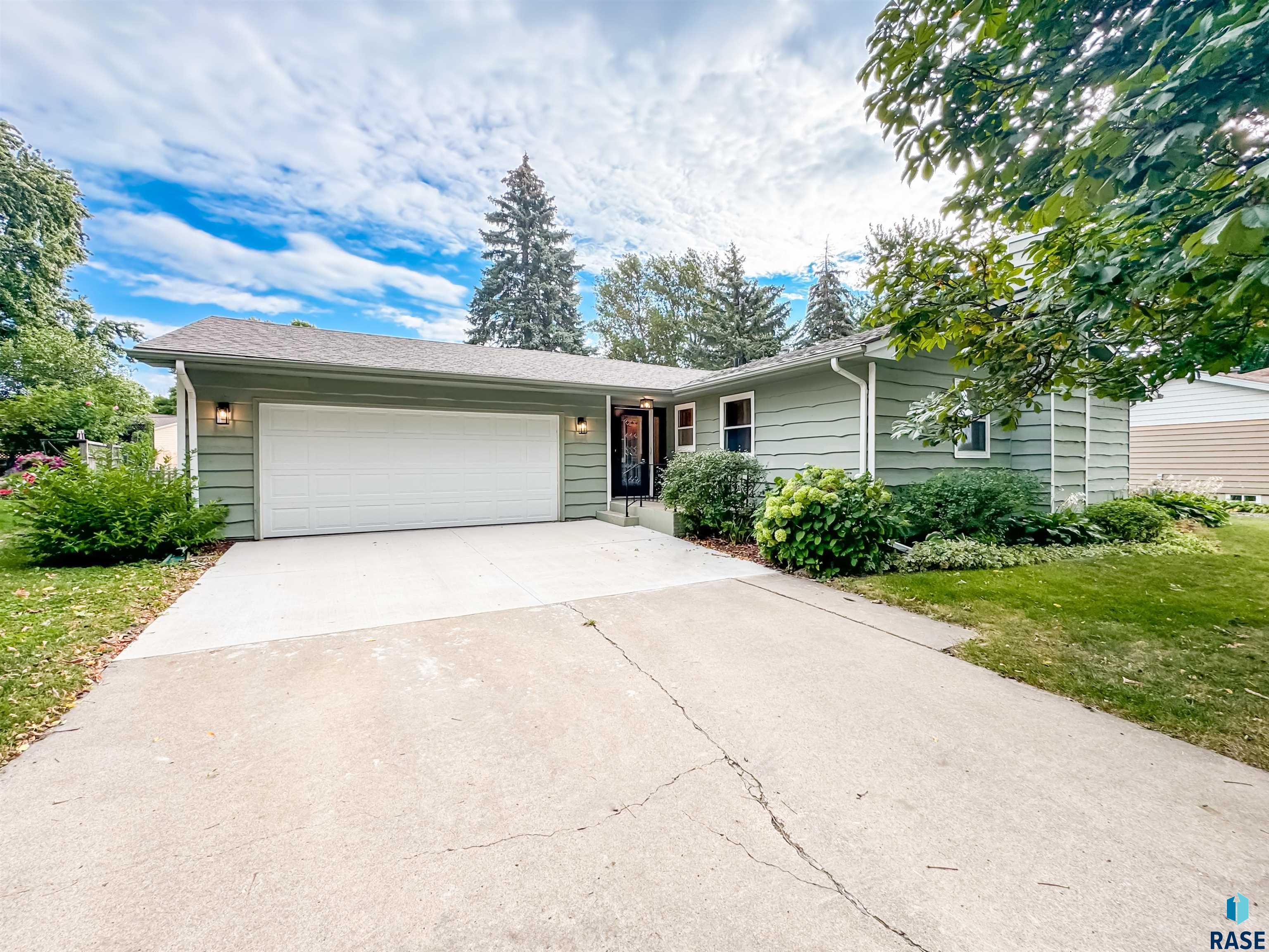5200 W St James Dr
