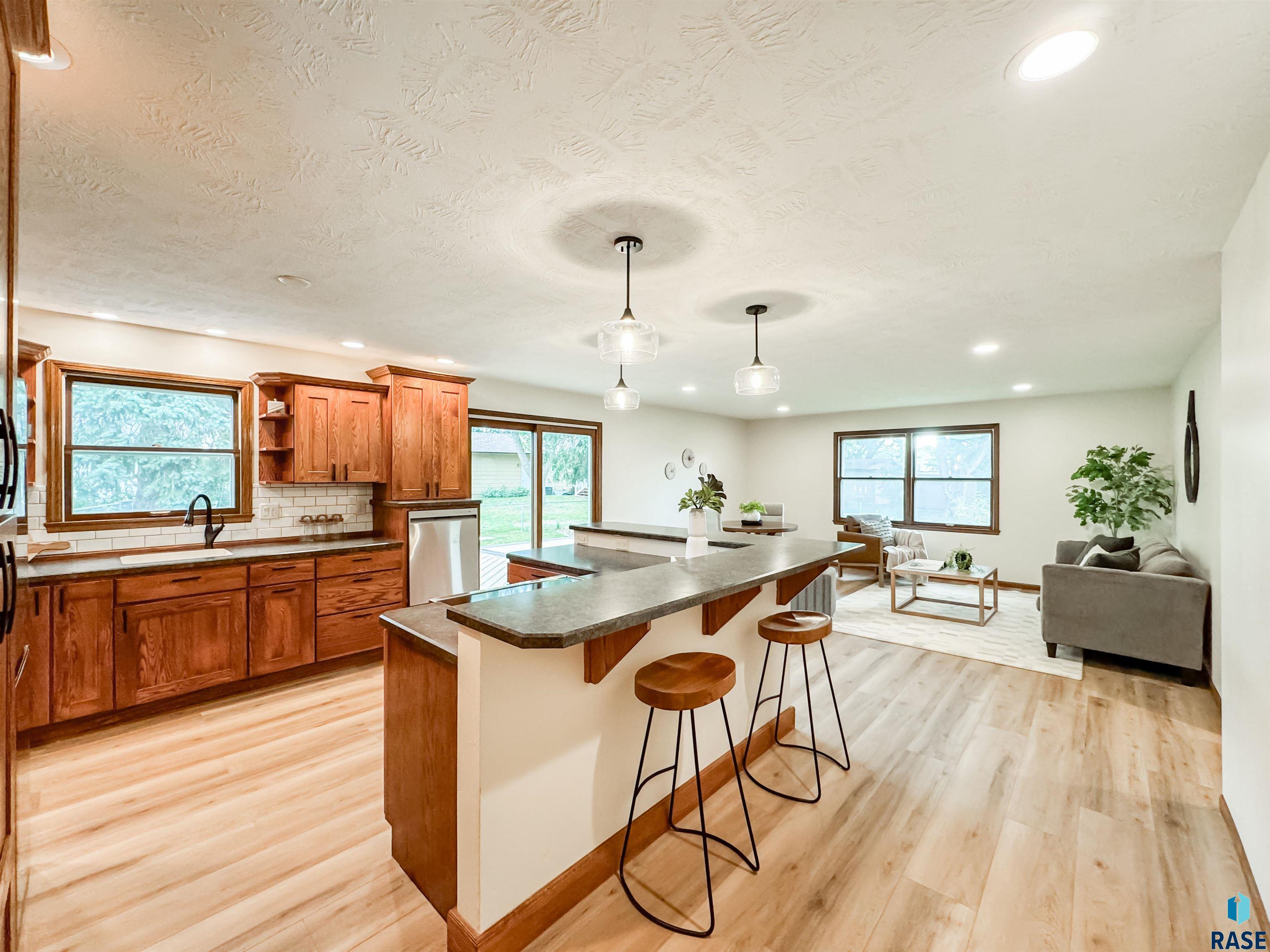 5200 W St James Dr