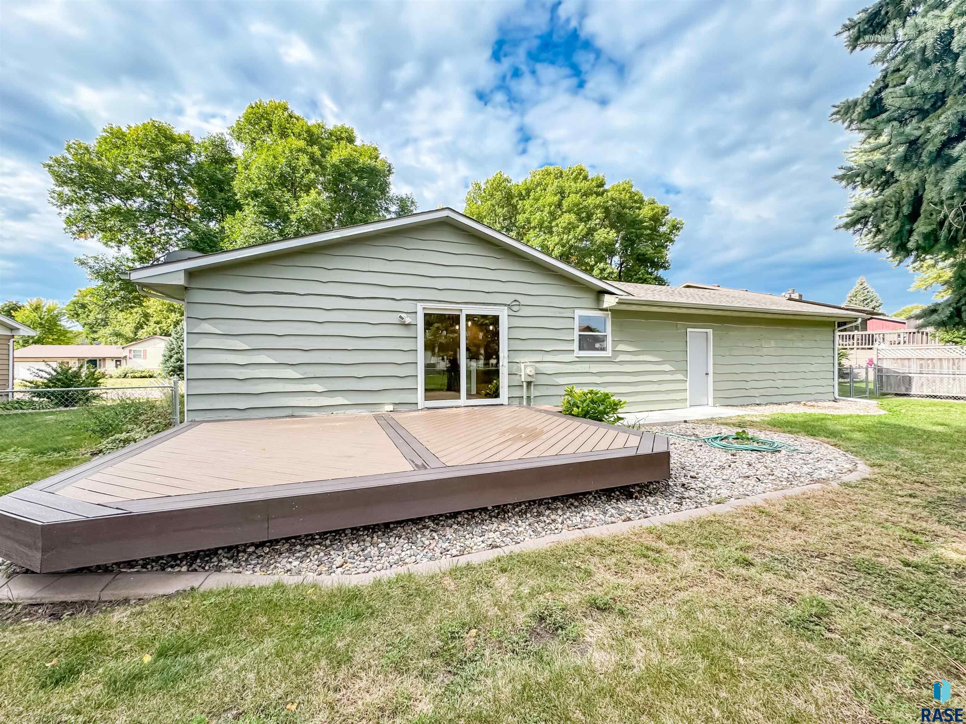 5200 W St James Dr