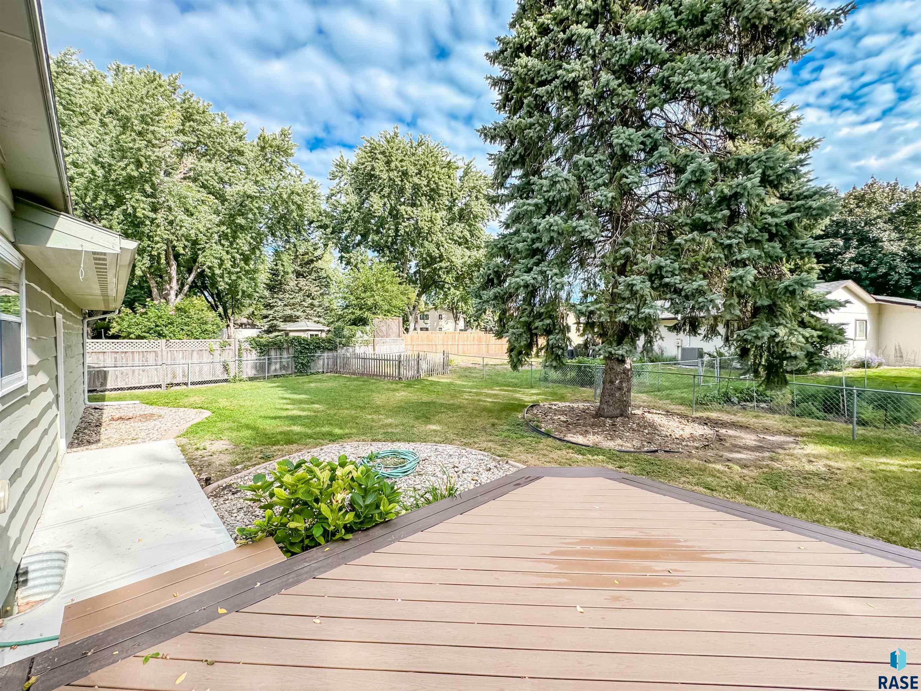 5200 W St James Dr