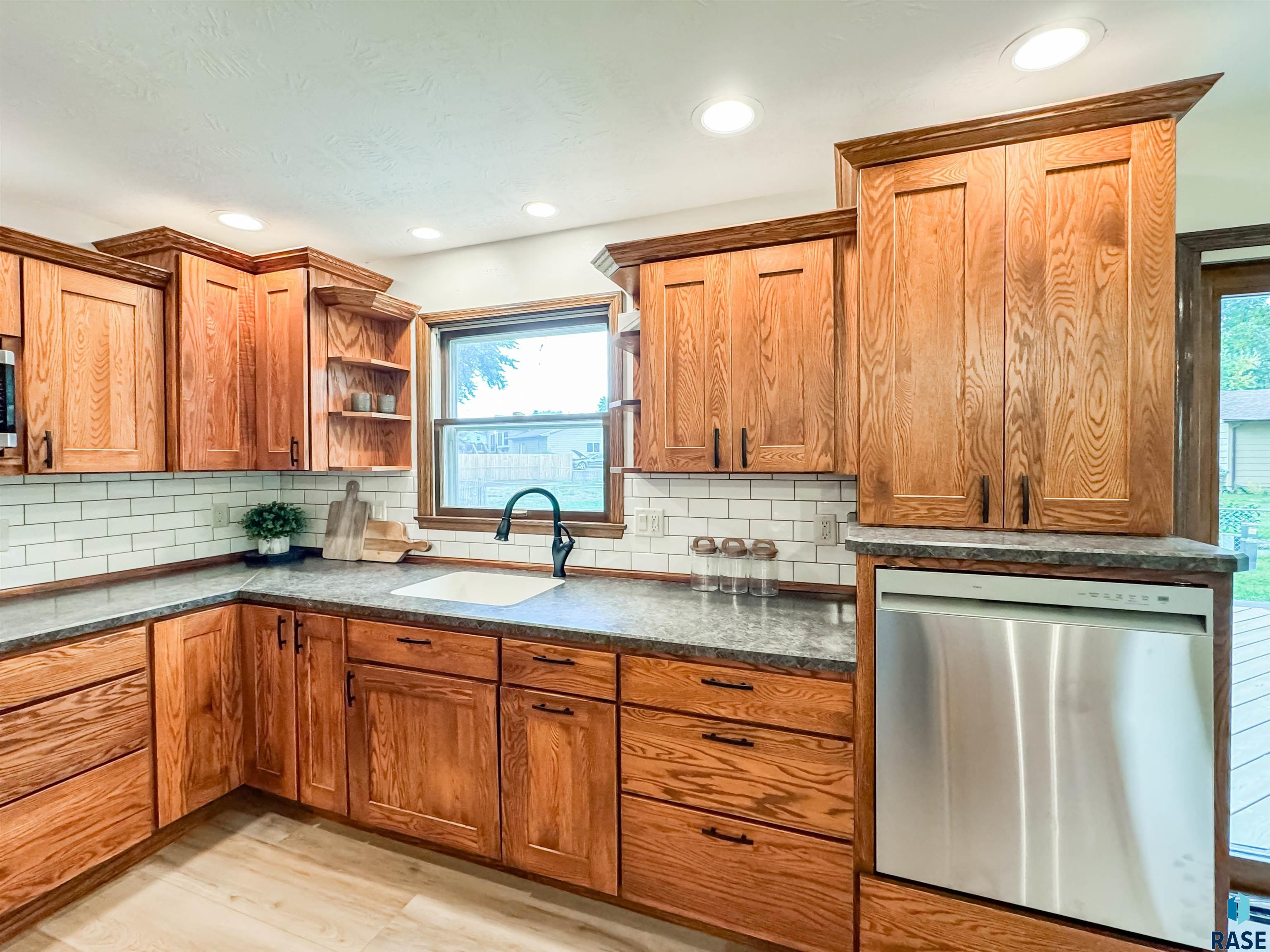 5200 W St James Dr