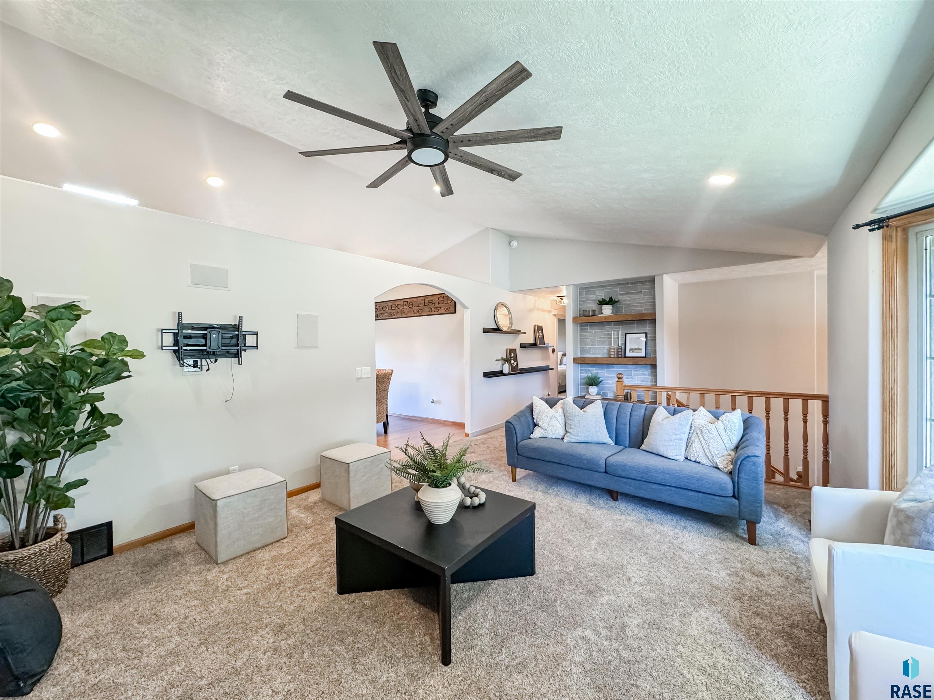 1215 S Dundee Dr