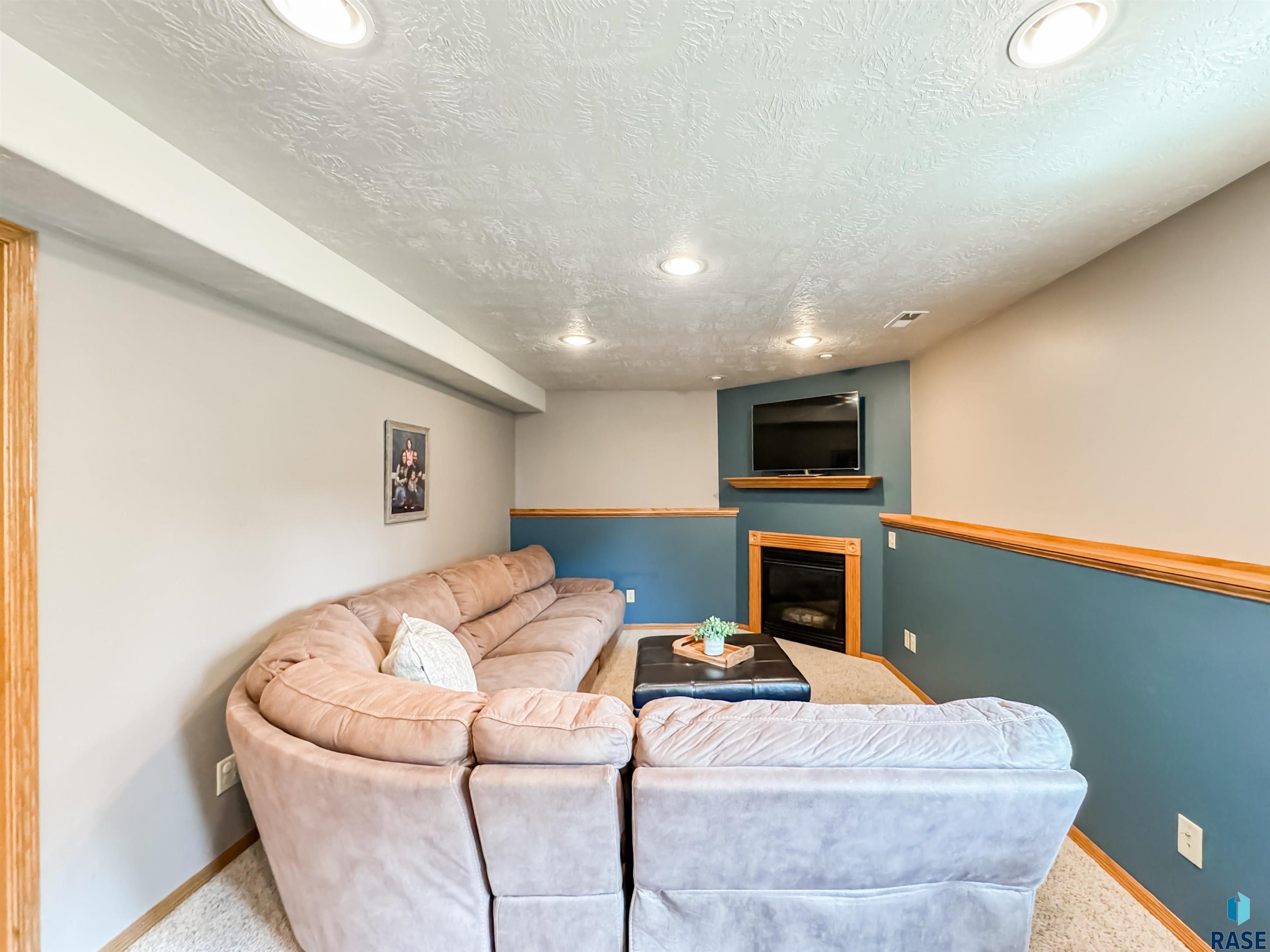 5104 S Sarmar Ave