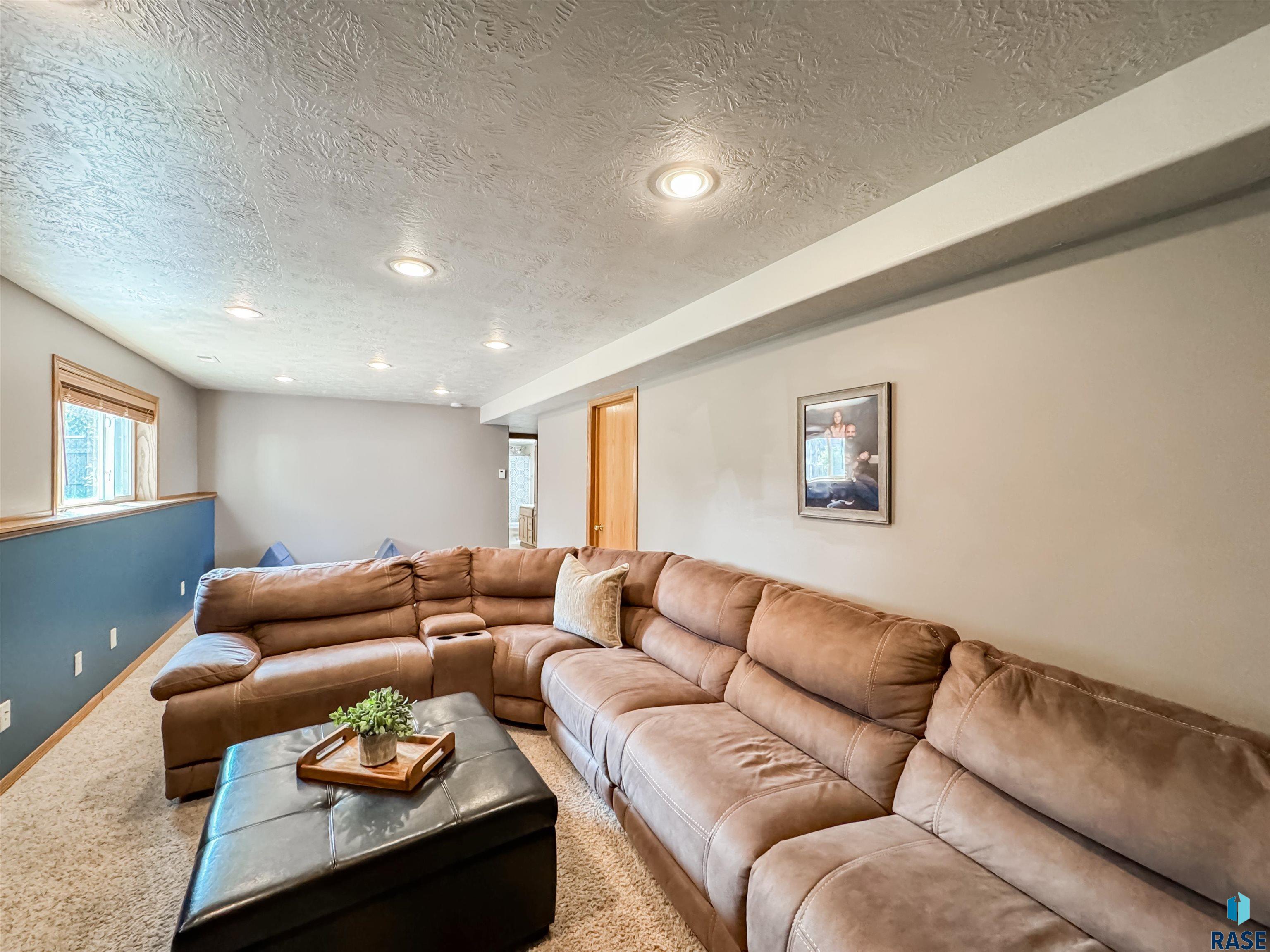 5104 S Sarmar Ave