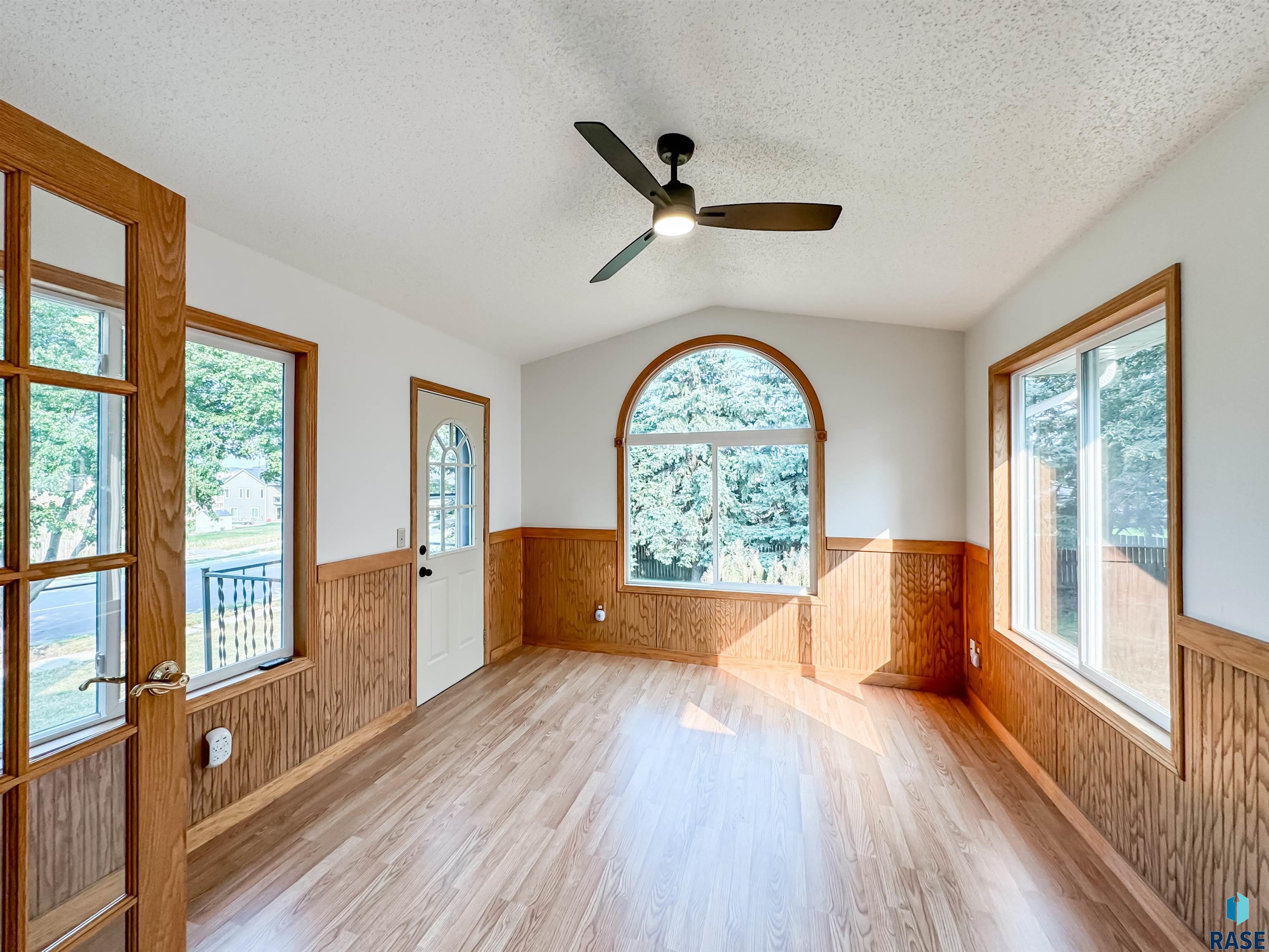 1200 S Sunny View Dr