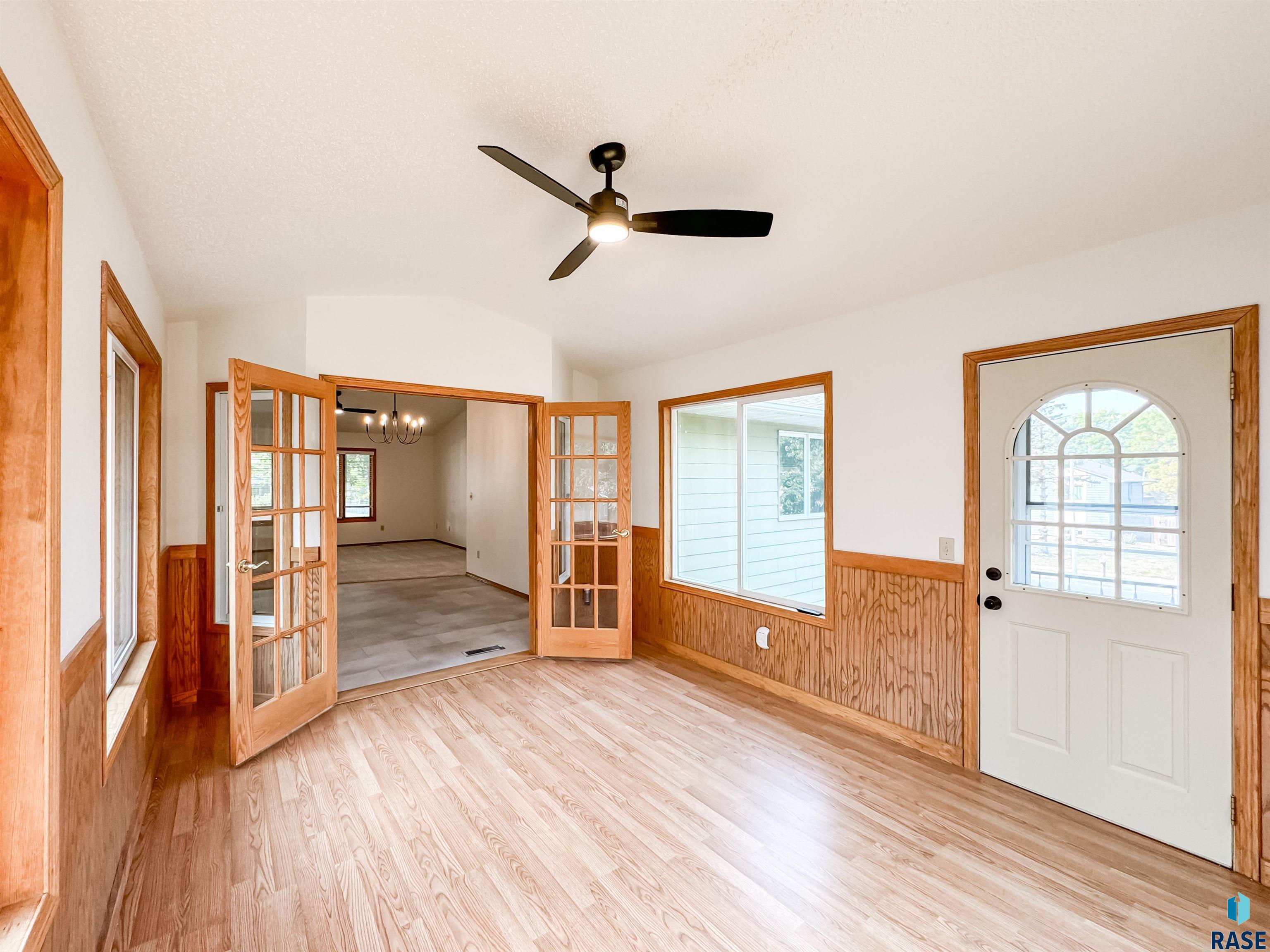 1200 S Sunny View Dr