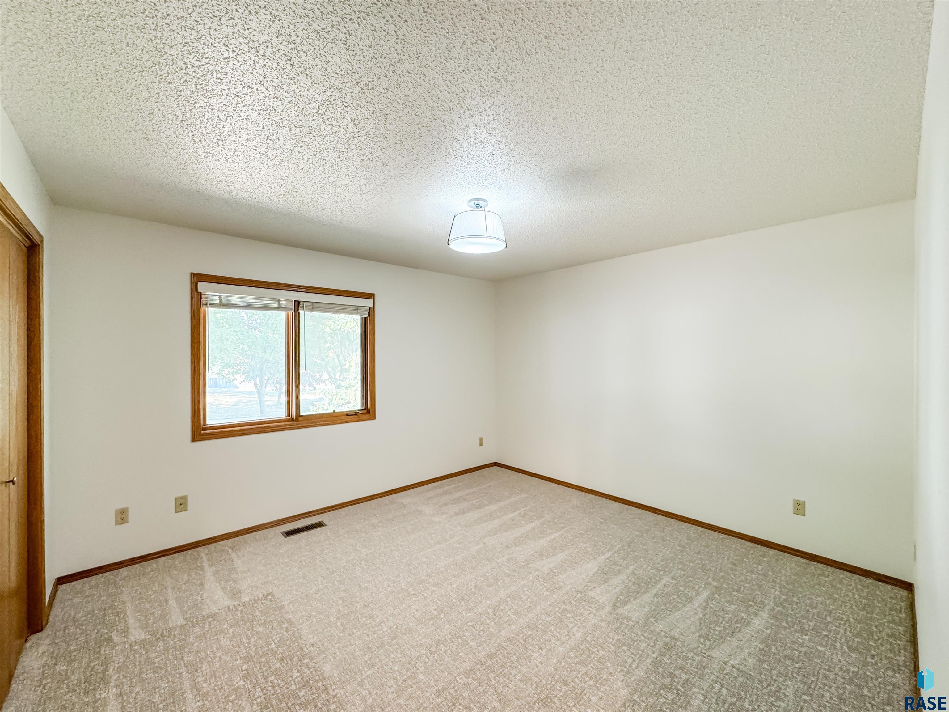 1200 S Sunny View Dr