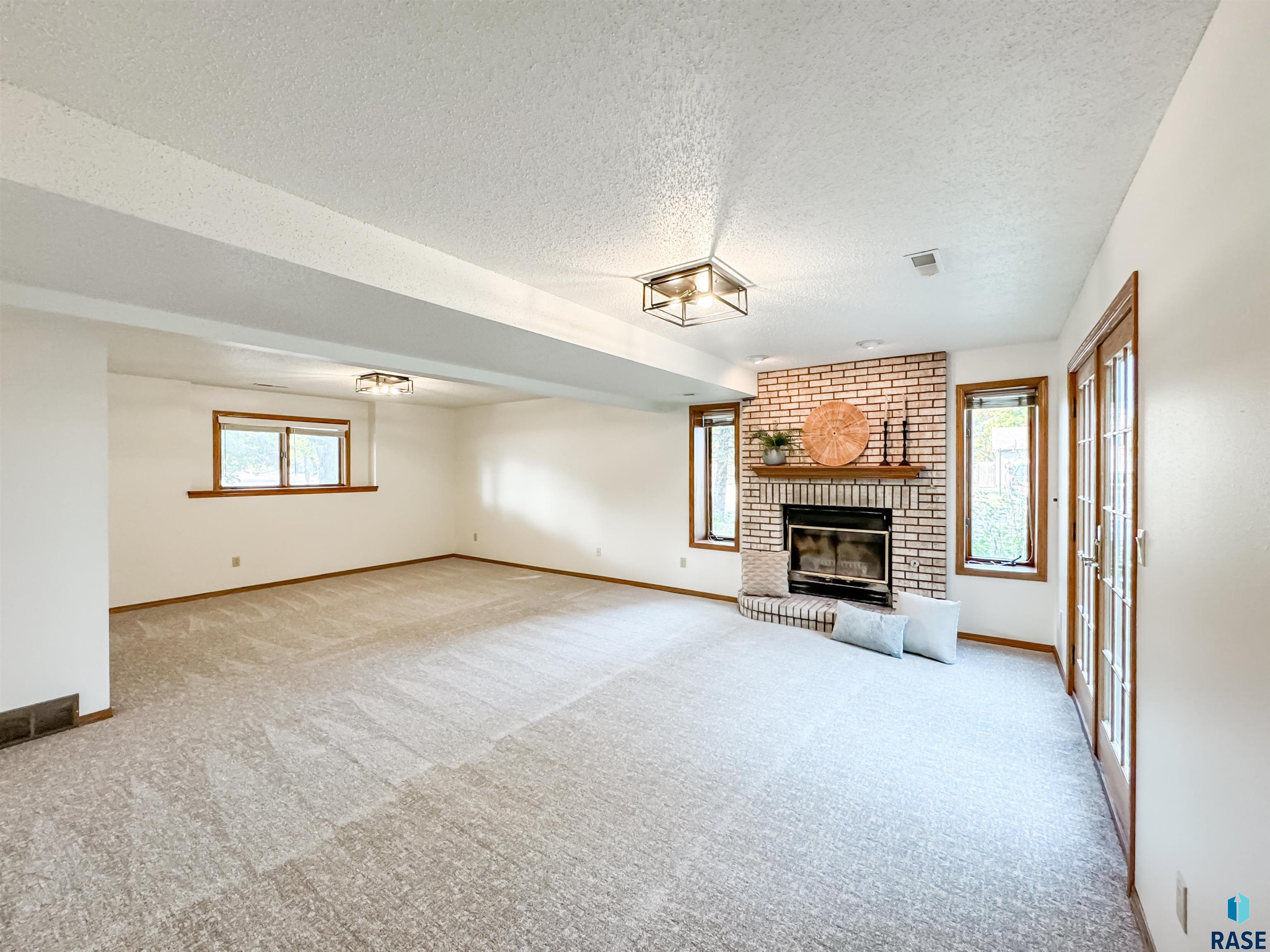 1200 S Sunny View Dr