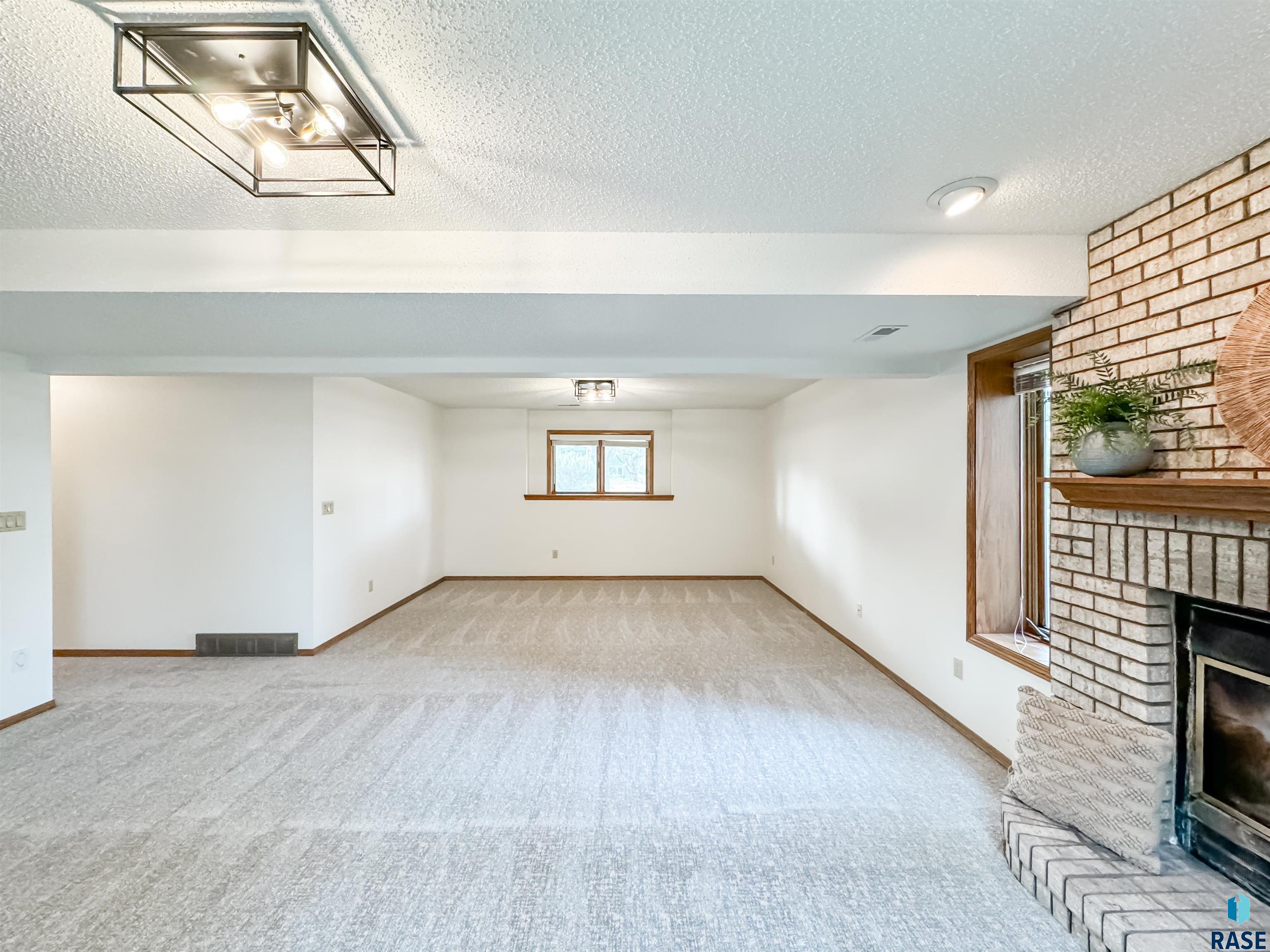 1200 S Sunny View Dr