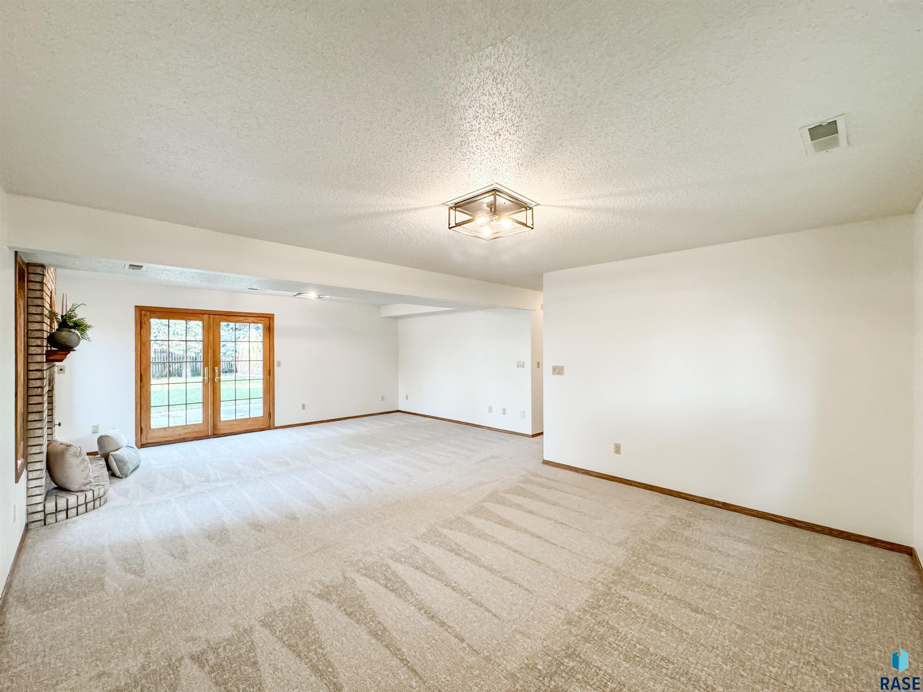 1200 S Sunny View Dr