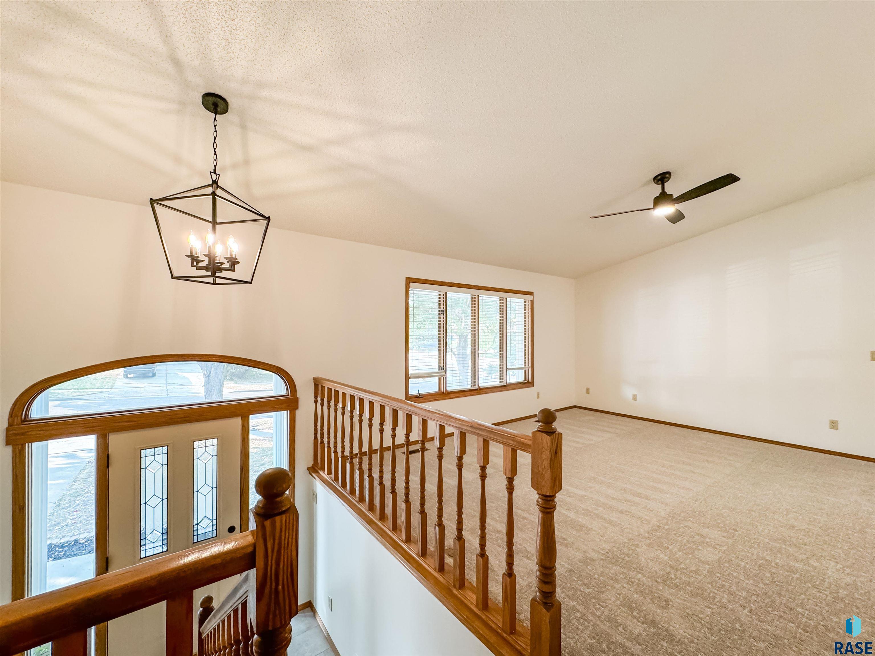 1200 S Sunny View Dr
