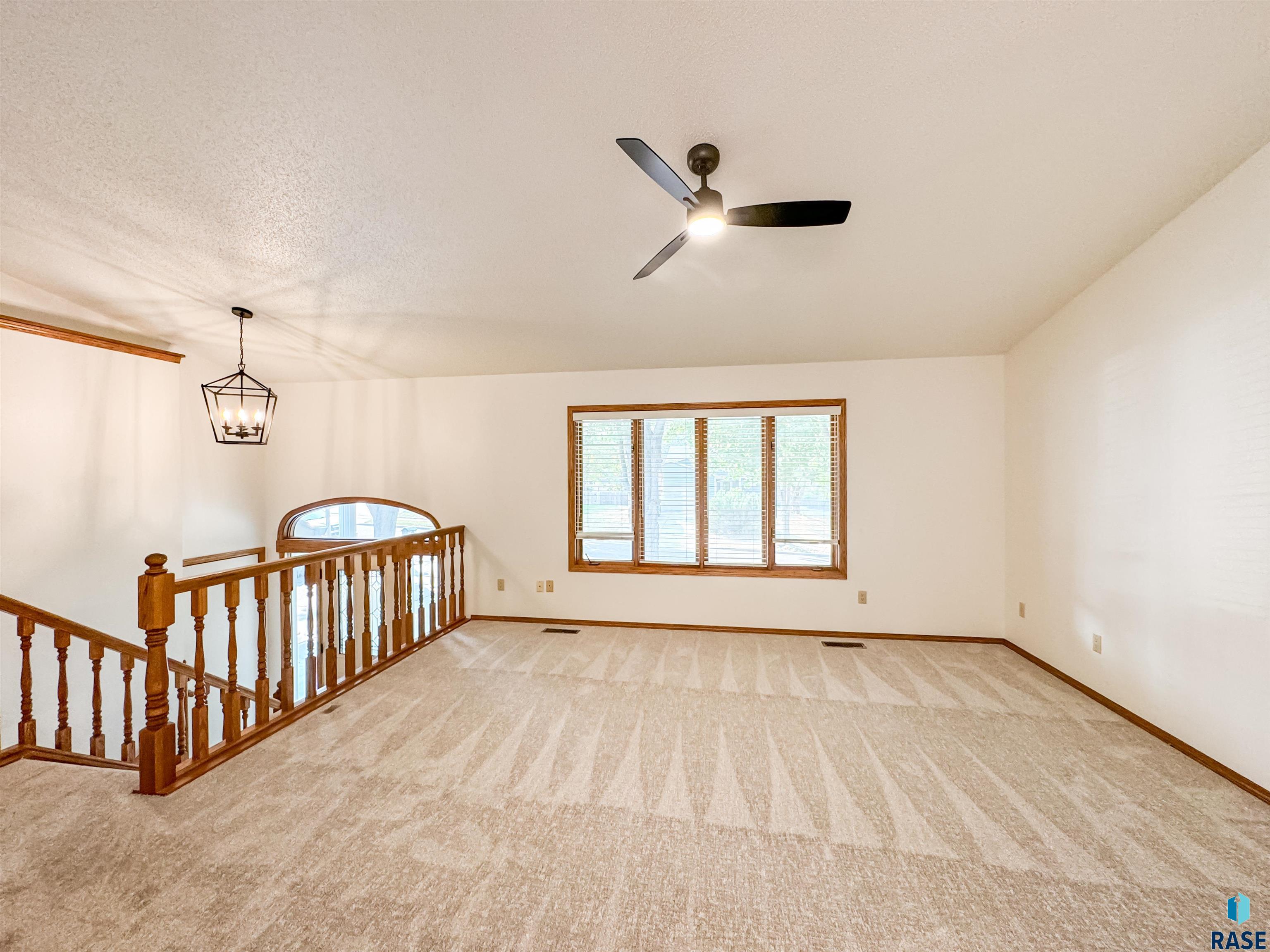 1200 S Sunny View Dr