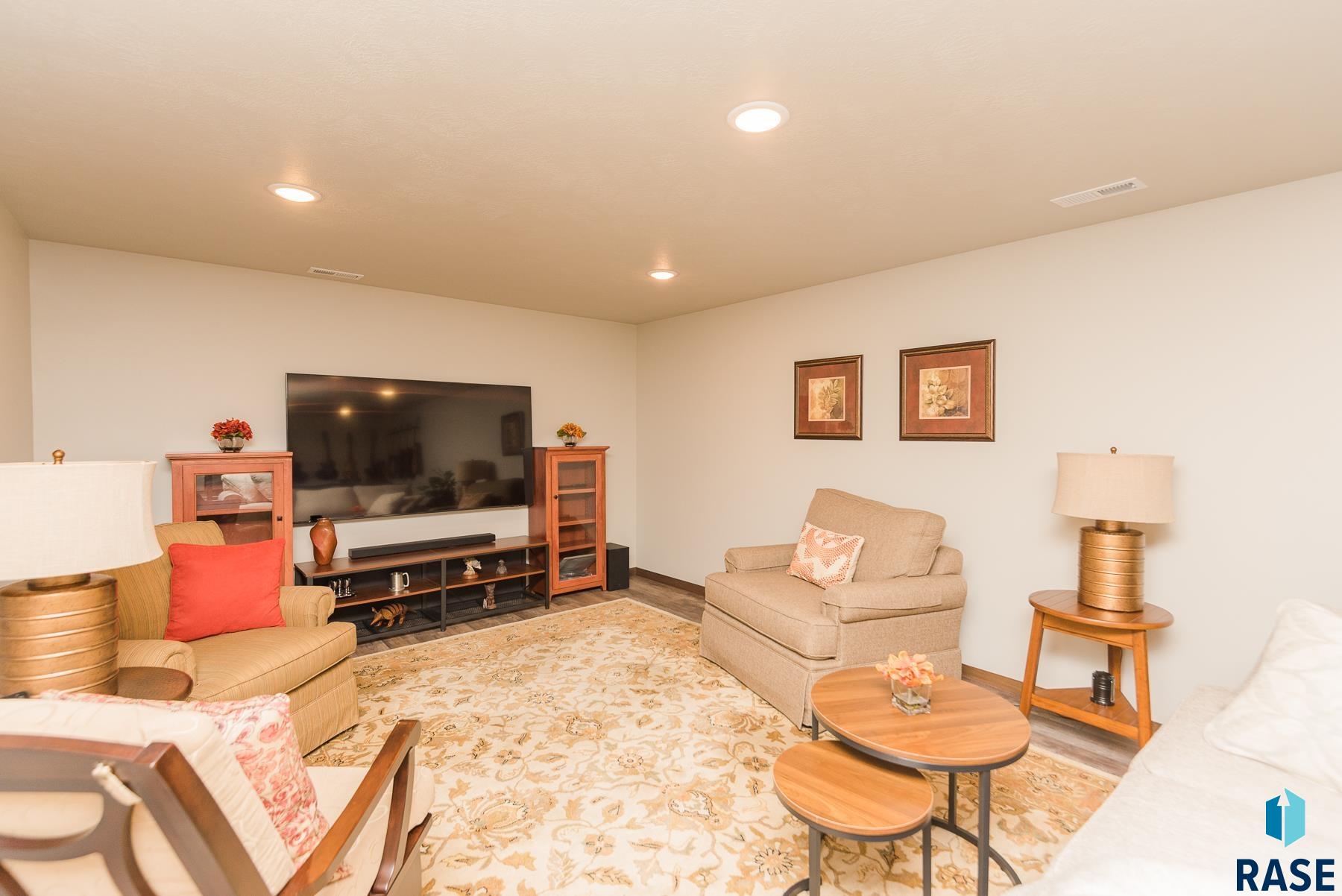 1102 N Brennan Ct