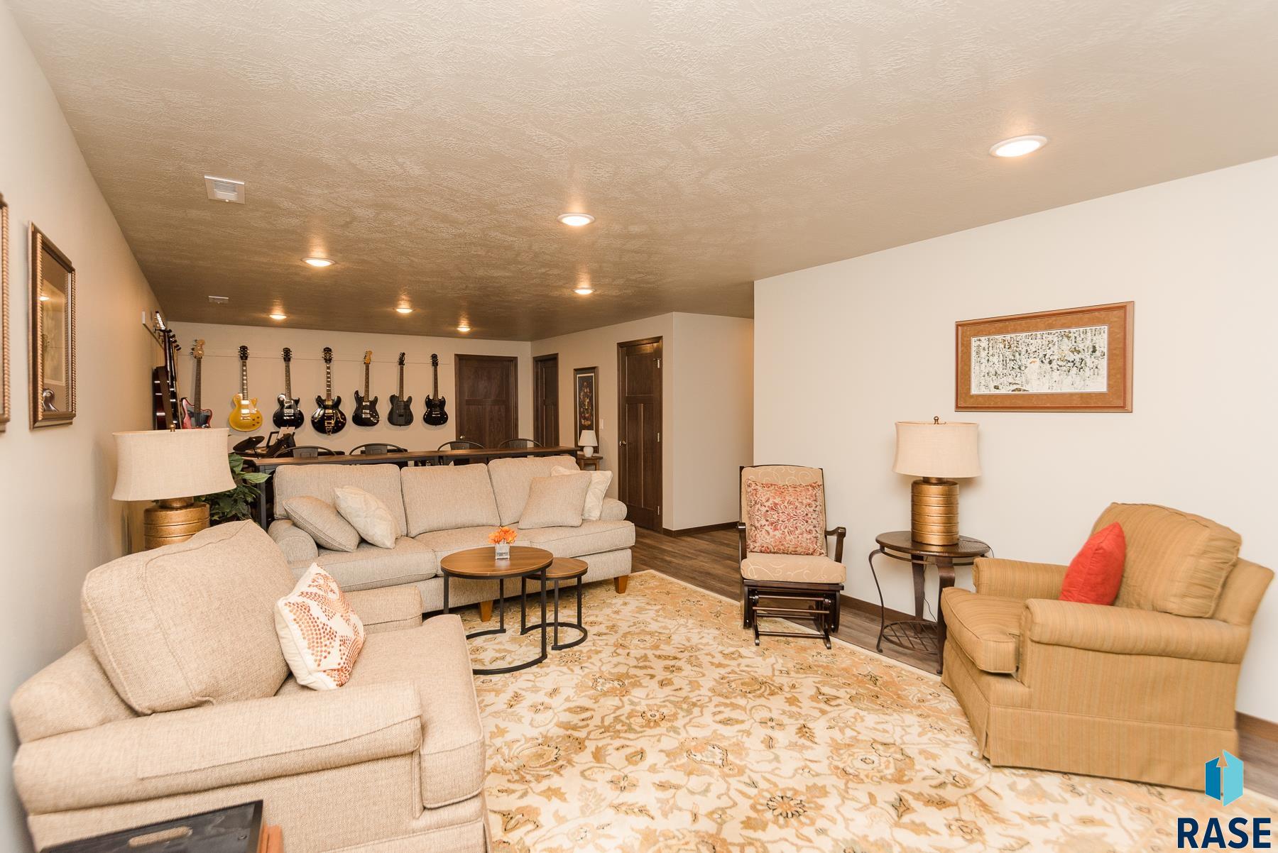 1102 N Brennan Ct