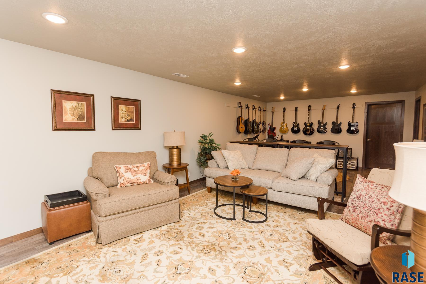 1102 N Brennan Ct