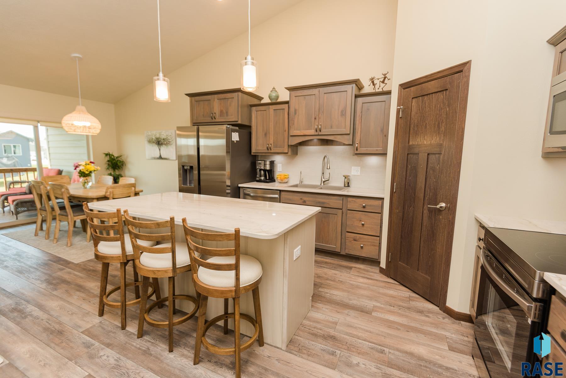 1102 N Brennan Ct