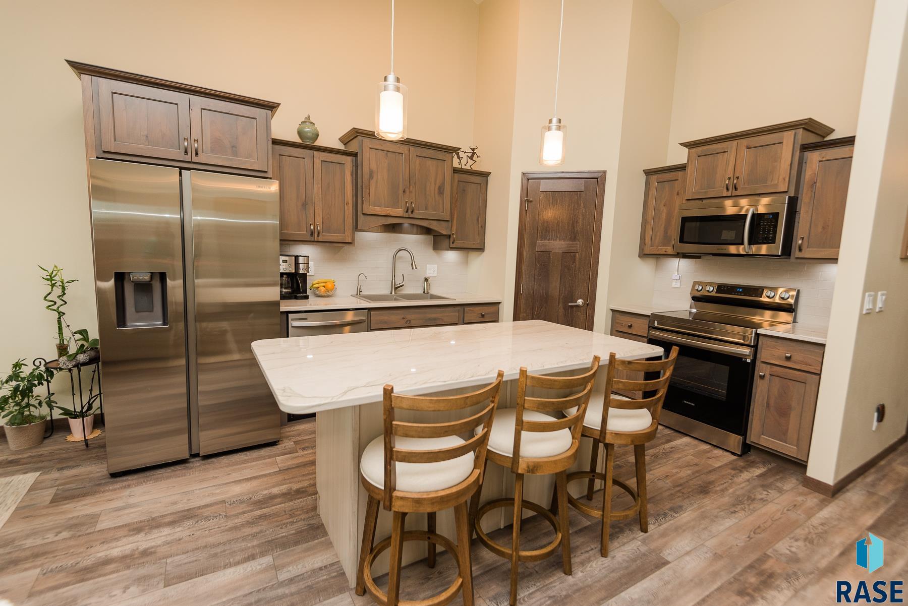 1102 N Brennan Ct