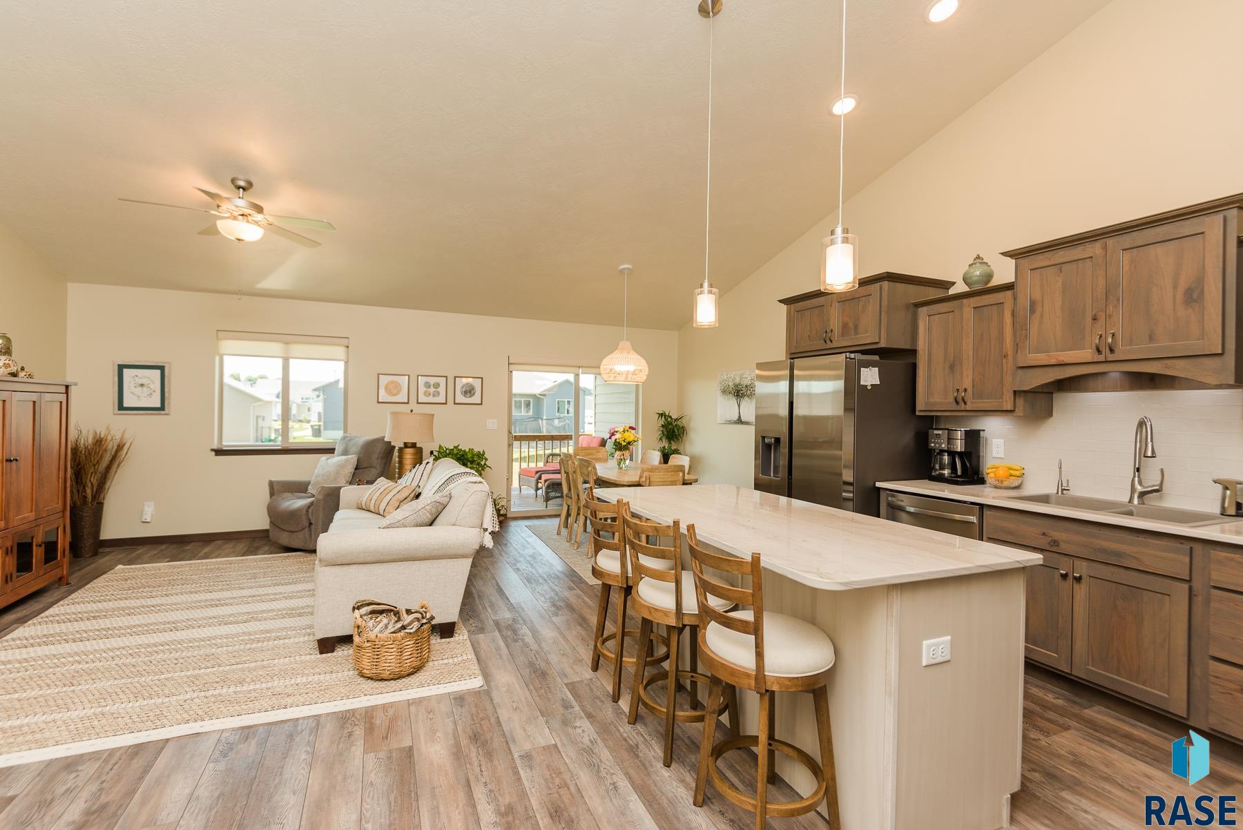 1102 N Brennan Ct