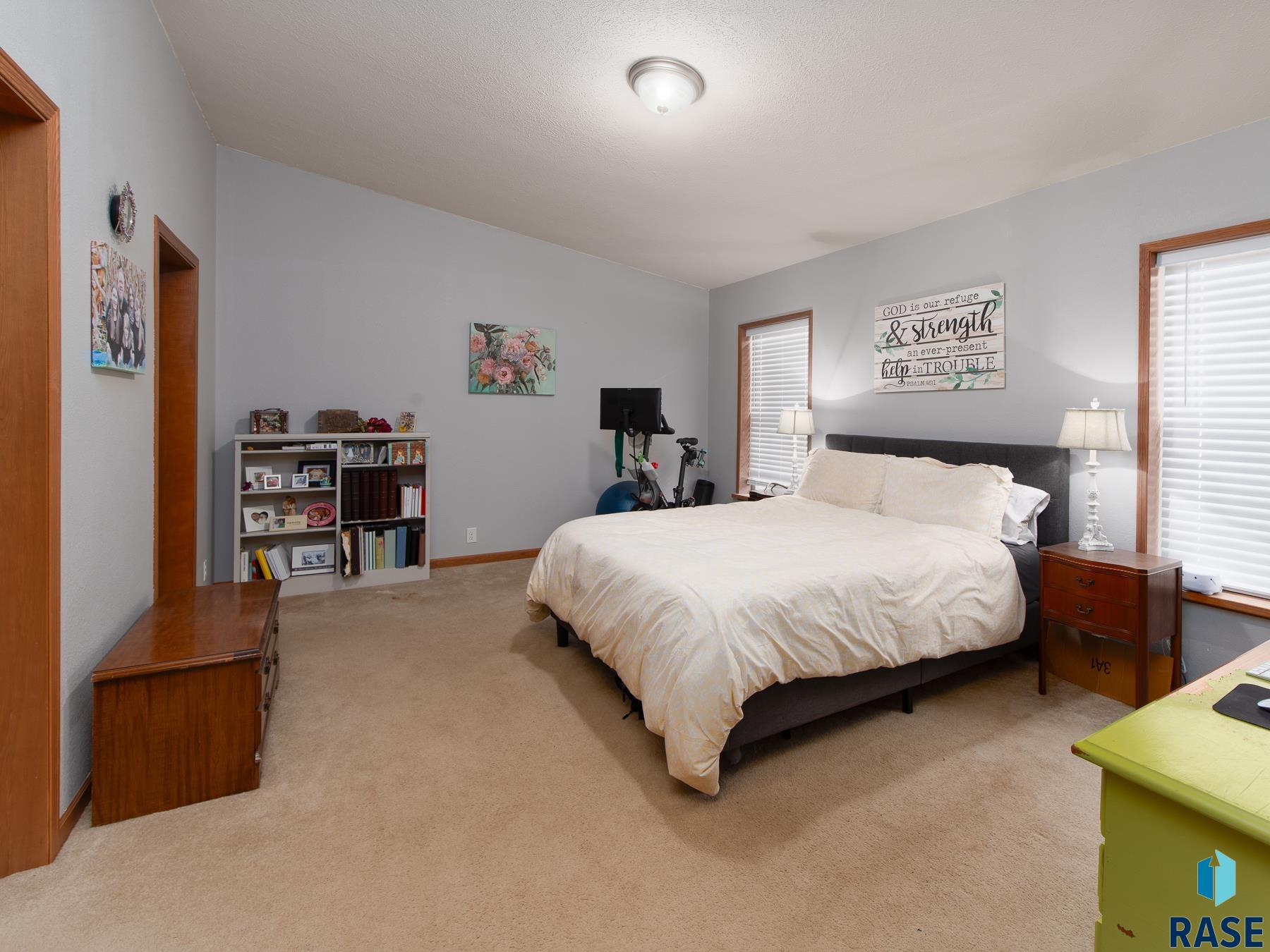 104 2nd St E